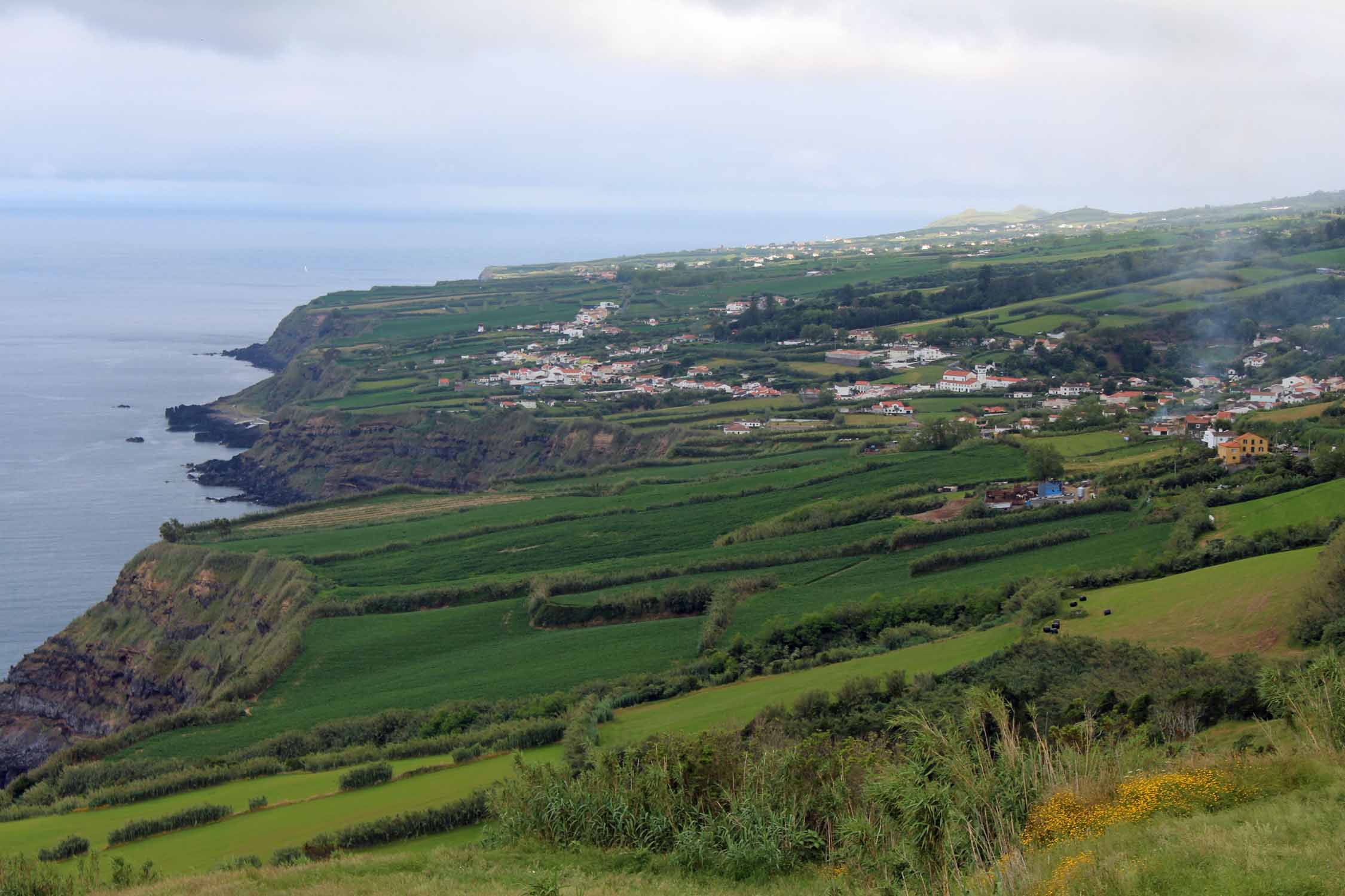 Paysage de la côte sud ouest de l'île de São Miguel, Açores