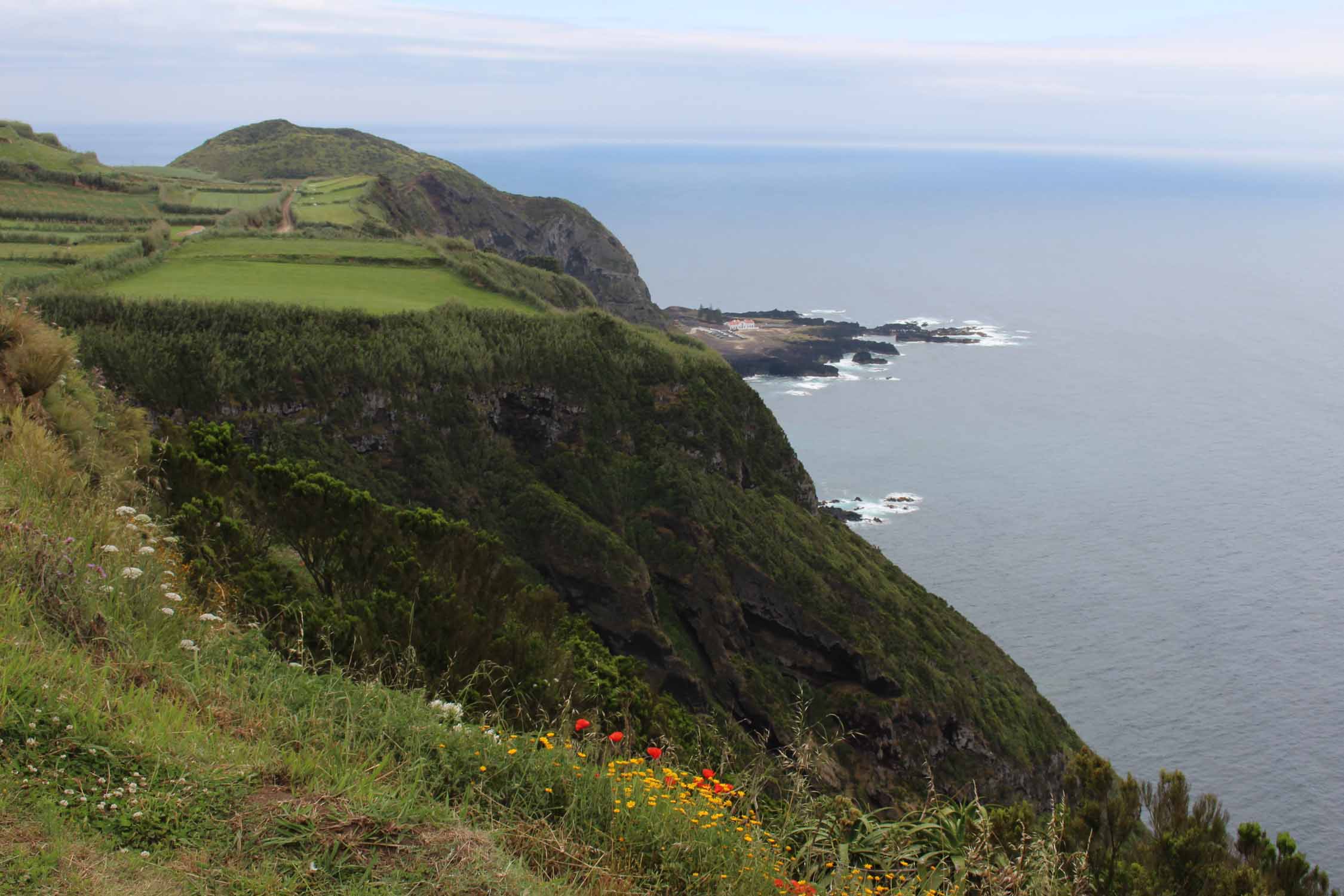 Magnifique paysage de la côte ouest de l'île de São Miguel, Açores