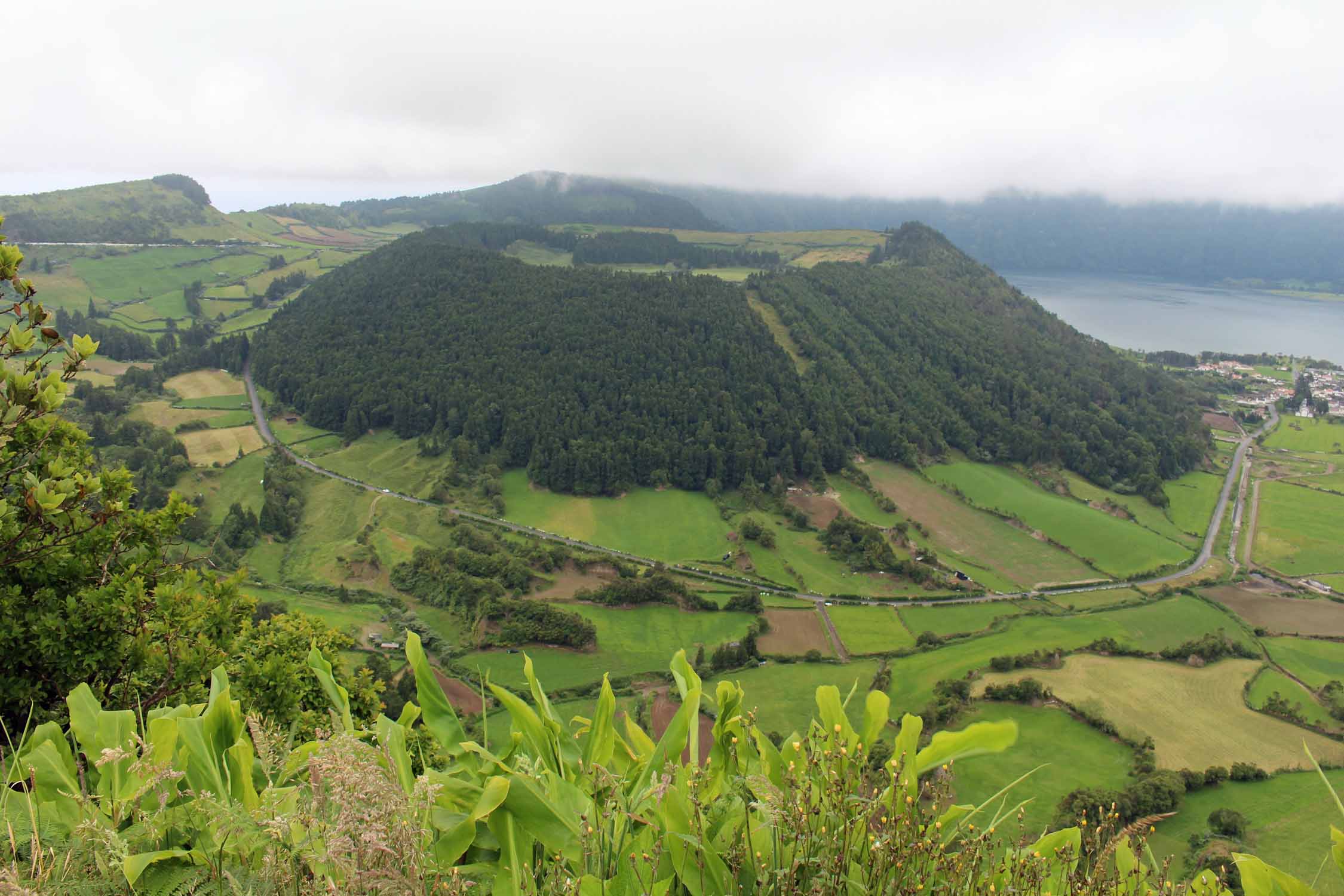 Un volcan à Sete Cidades sur l'île de São Miguel, Açores