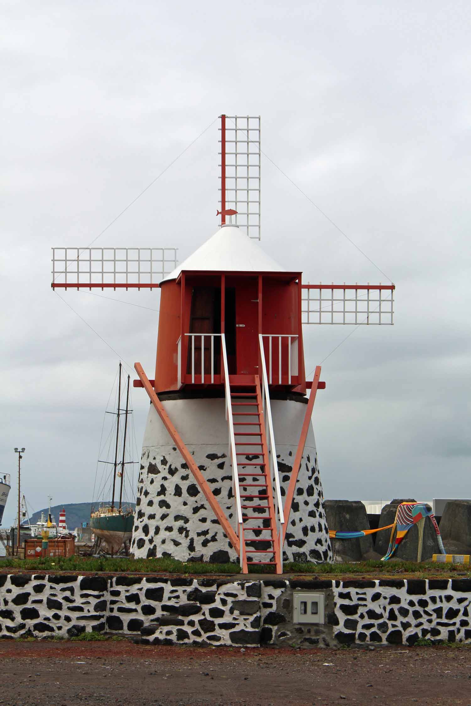 Le moulin de Madalena sur l'île de Pico, Açores