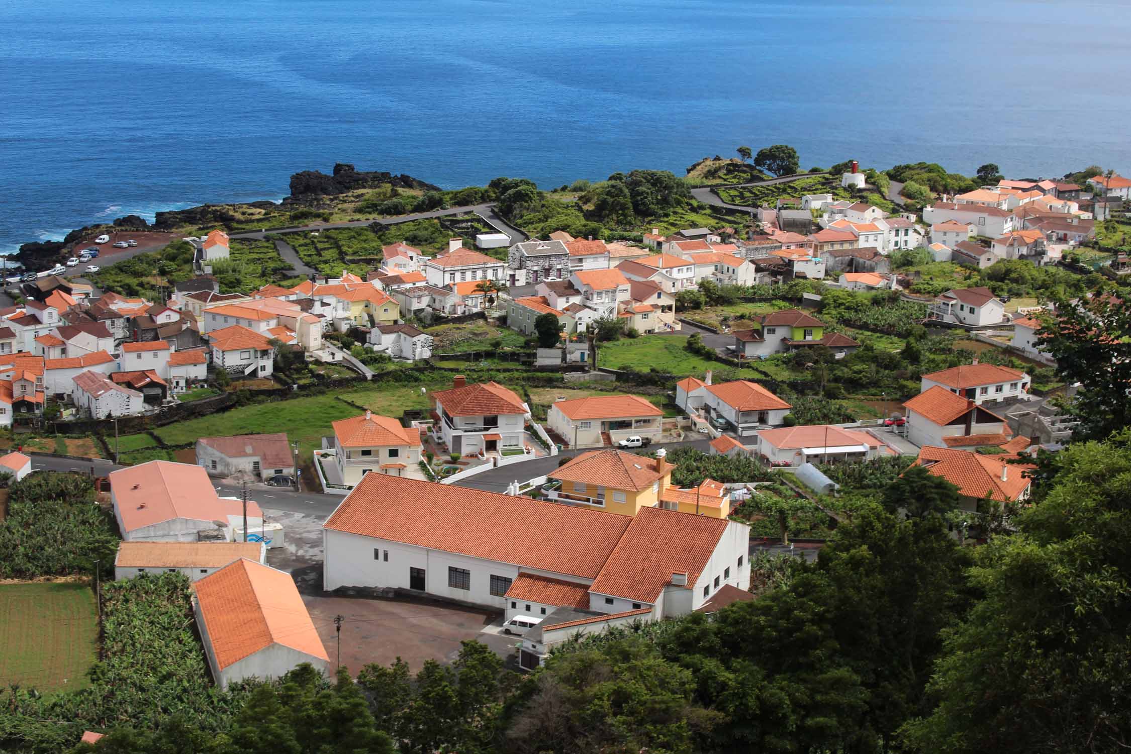 Une vue de Ribeiras, île de Pico, Açores