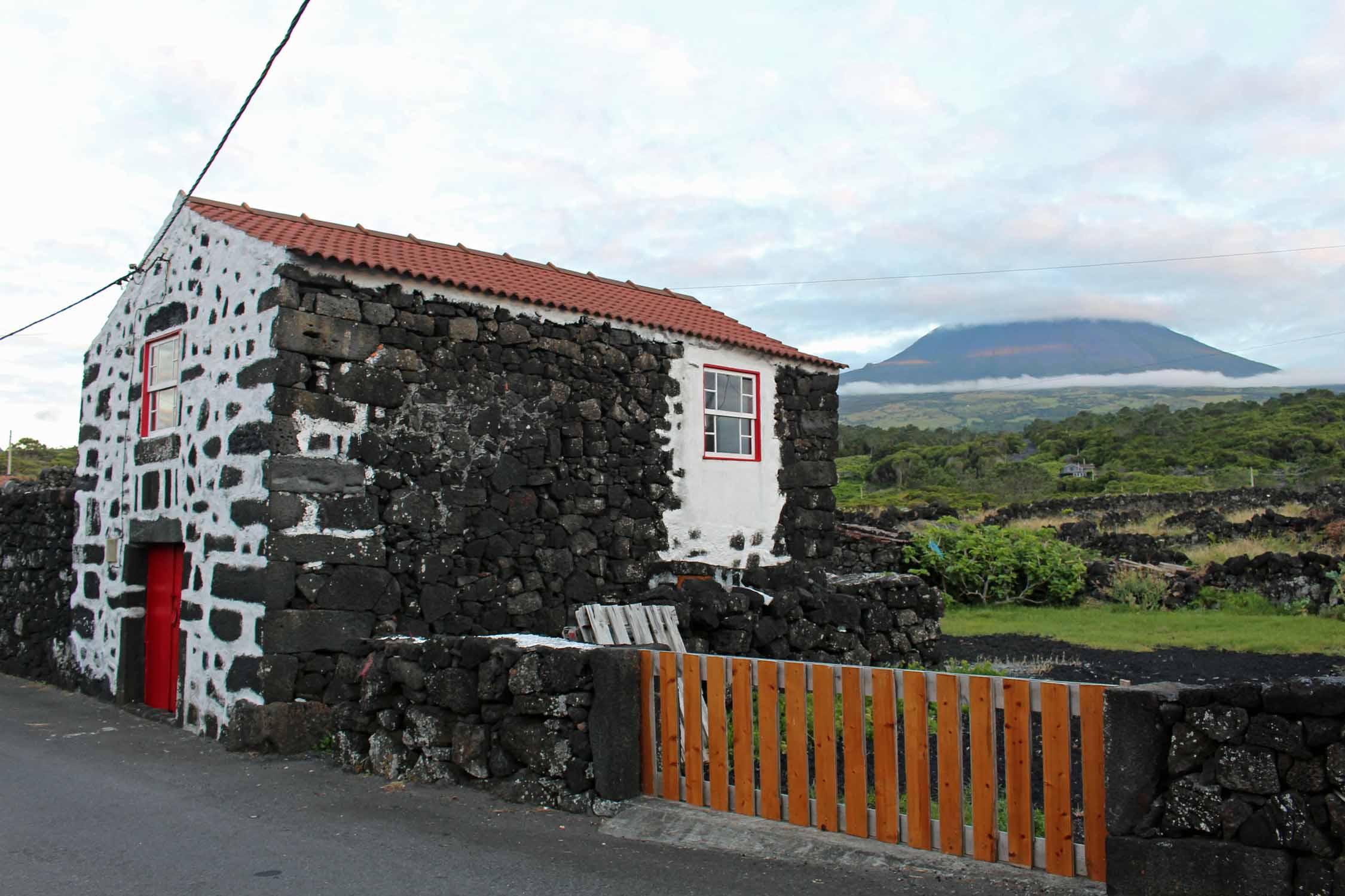Açores, Île de Pico, Aguada do Pau, maison typique