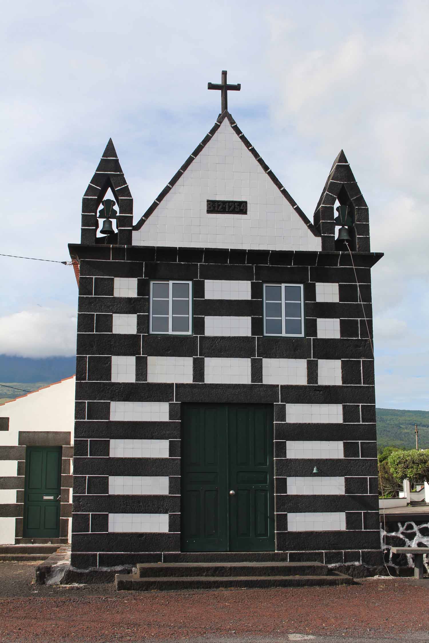 L'église du village de Arcos sur l'île de Pico, Açores
