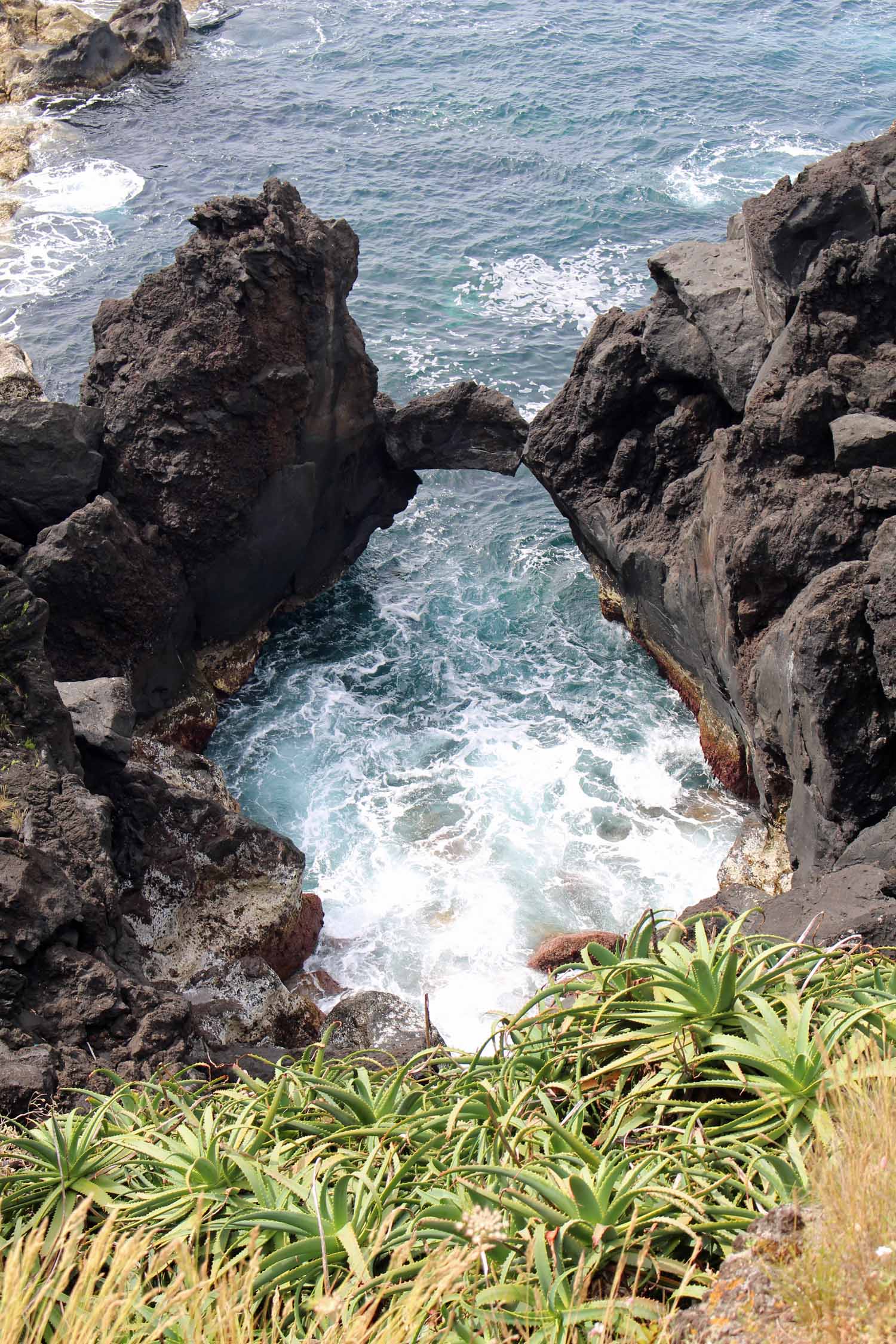 Açores, Île de Pico, São Mateus, pont naturel