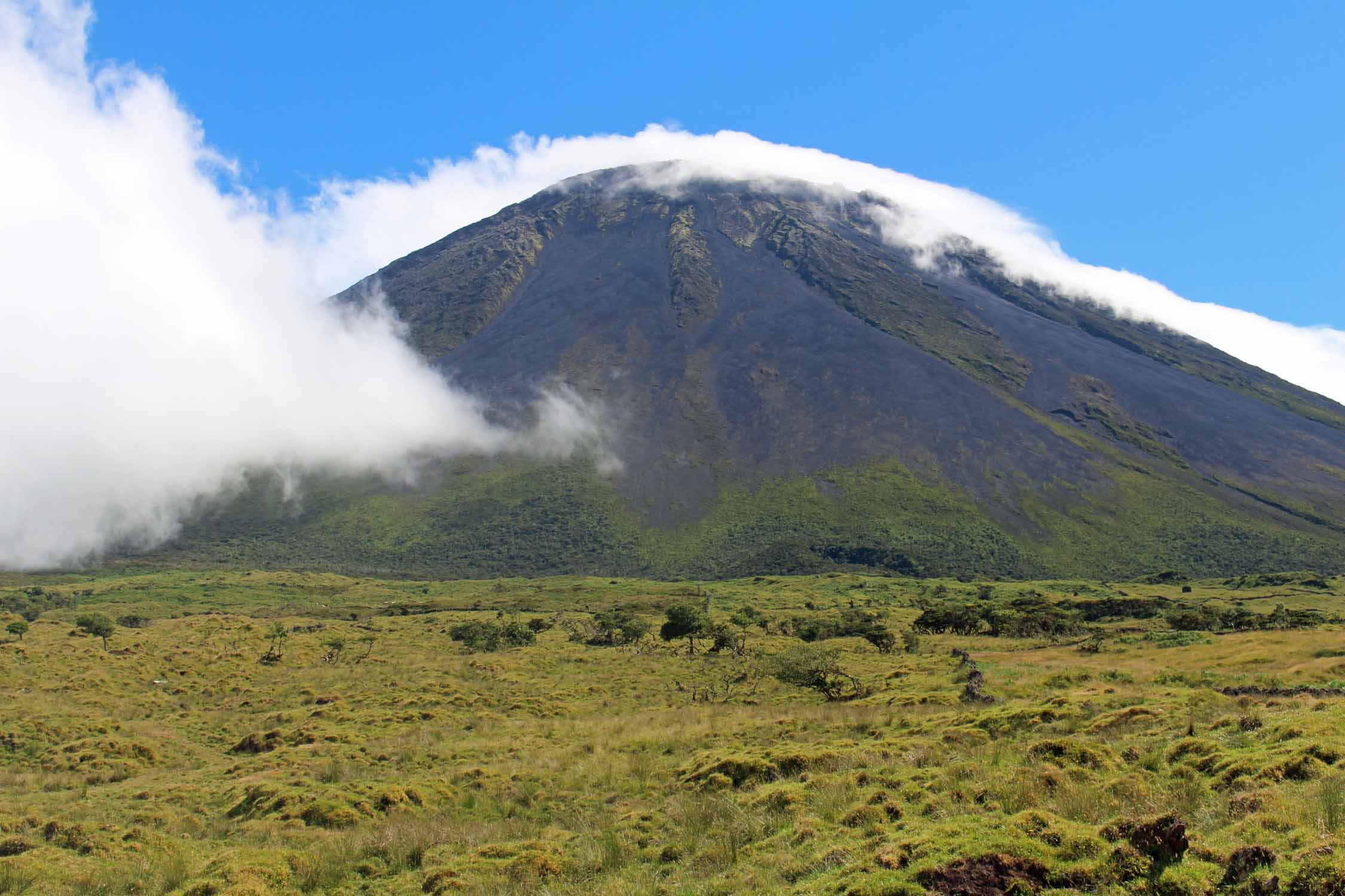 Açores, Île de Pico, volcan Pico, nuages