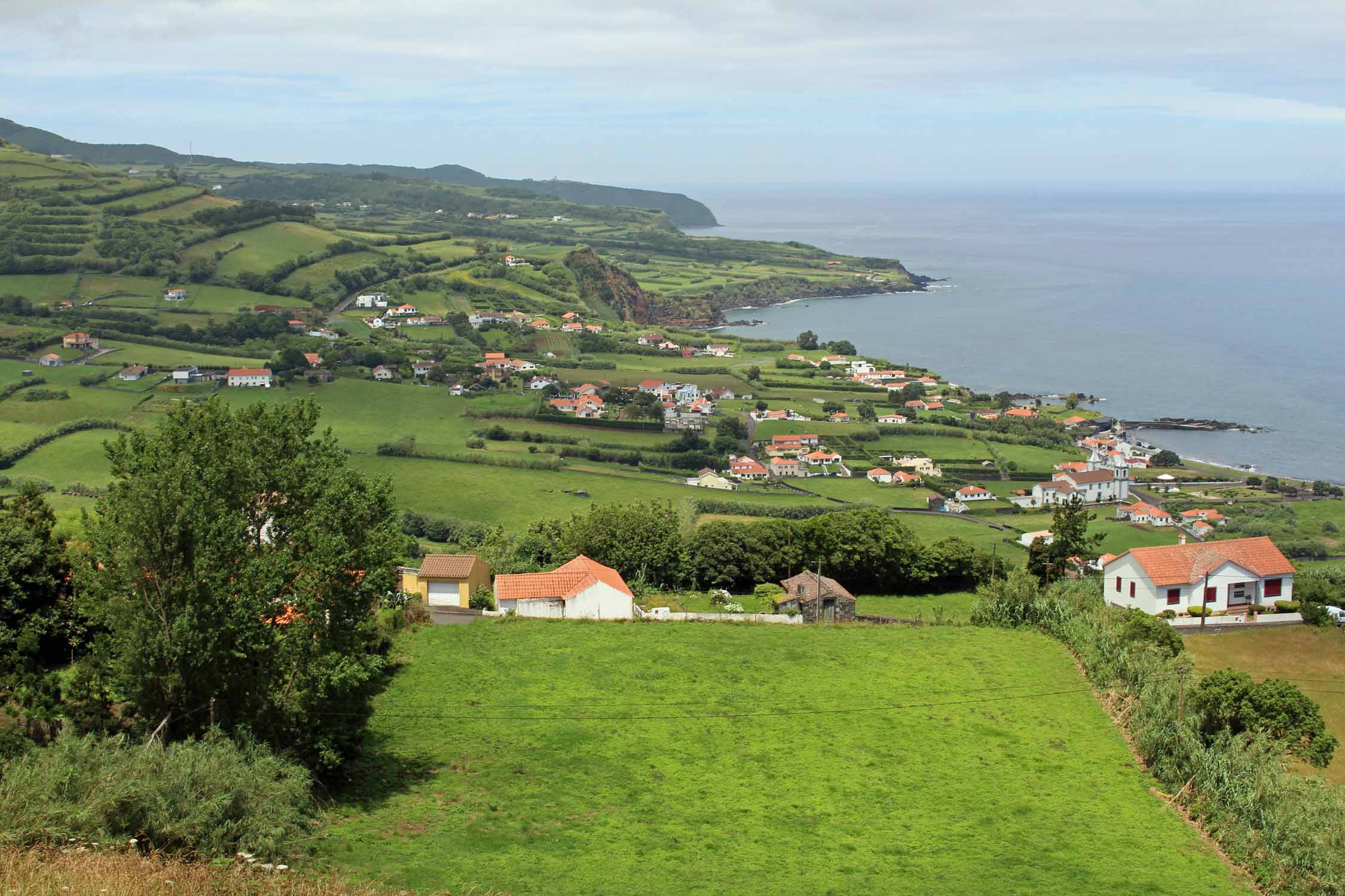 Joli paysage de la côte est de l'île de Faial, Açores