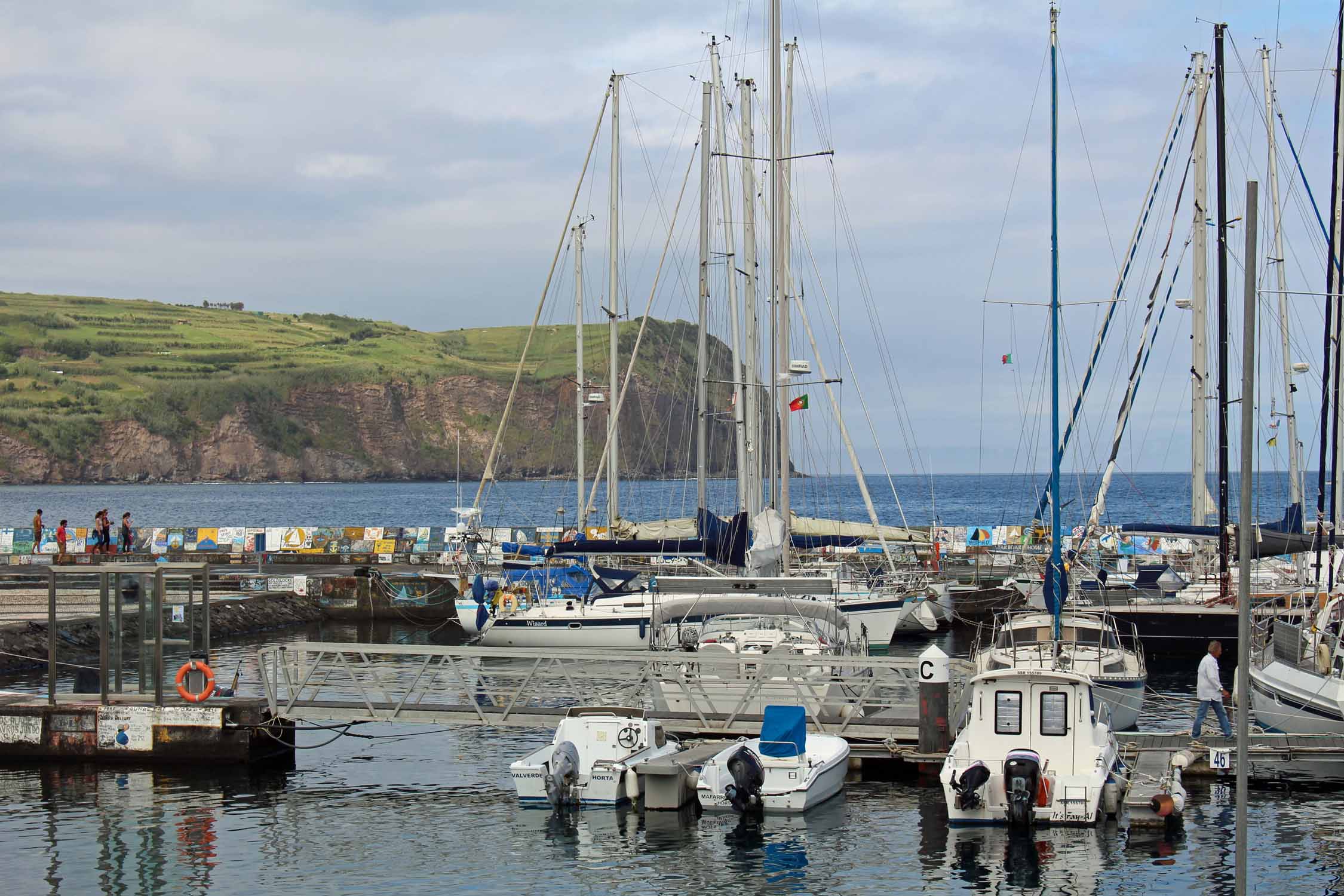 Açores, Île de Faial, port Horta, bateaux