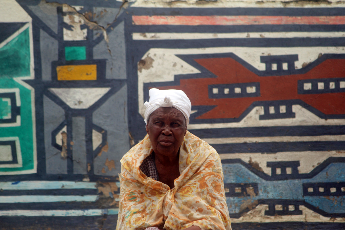 Village Ndebele, femme