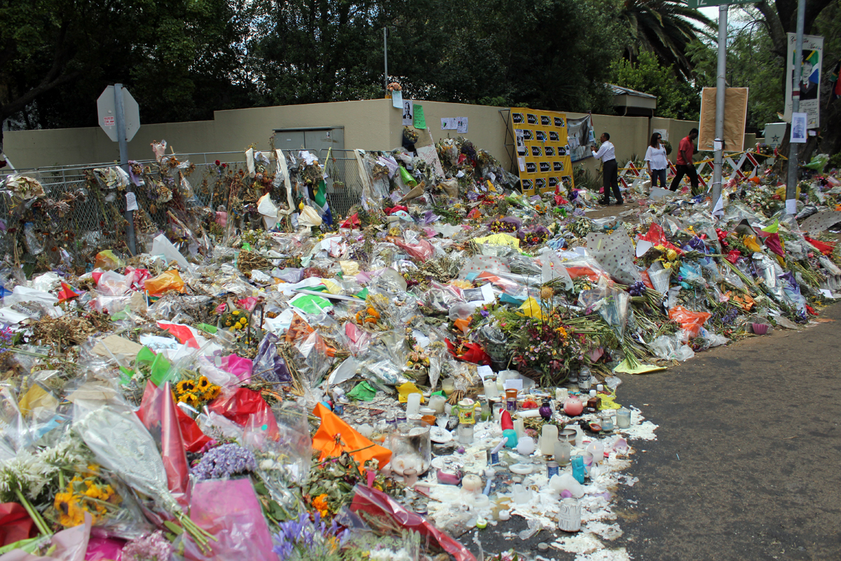 Maison de Nelson Mandela, offrandes