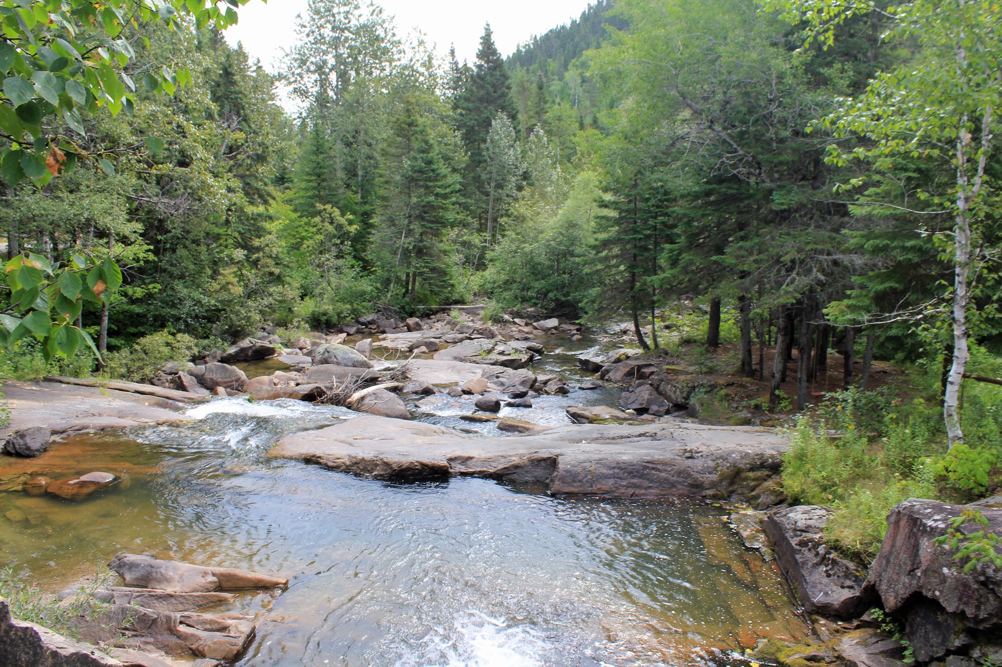 Baie des Rochers, rivière