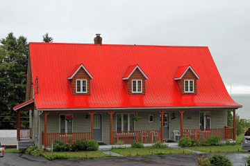 Maison rouge &agrave; Charlevoix