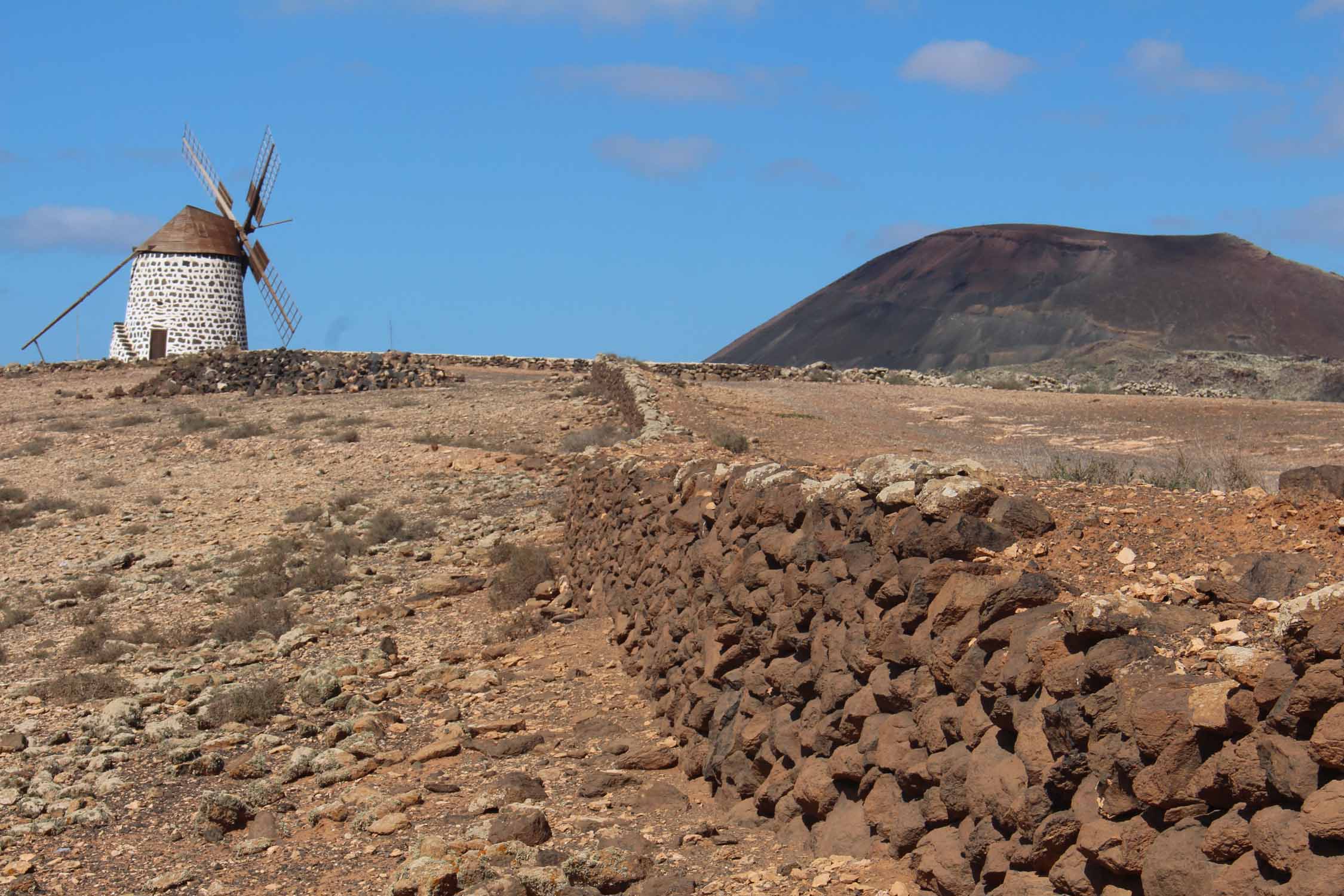 Fuerteventura, La Oliva, moulin, paysage