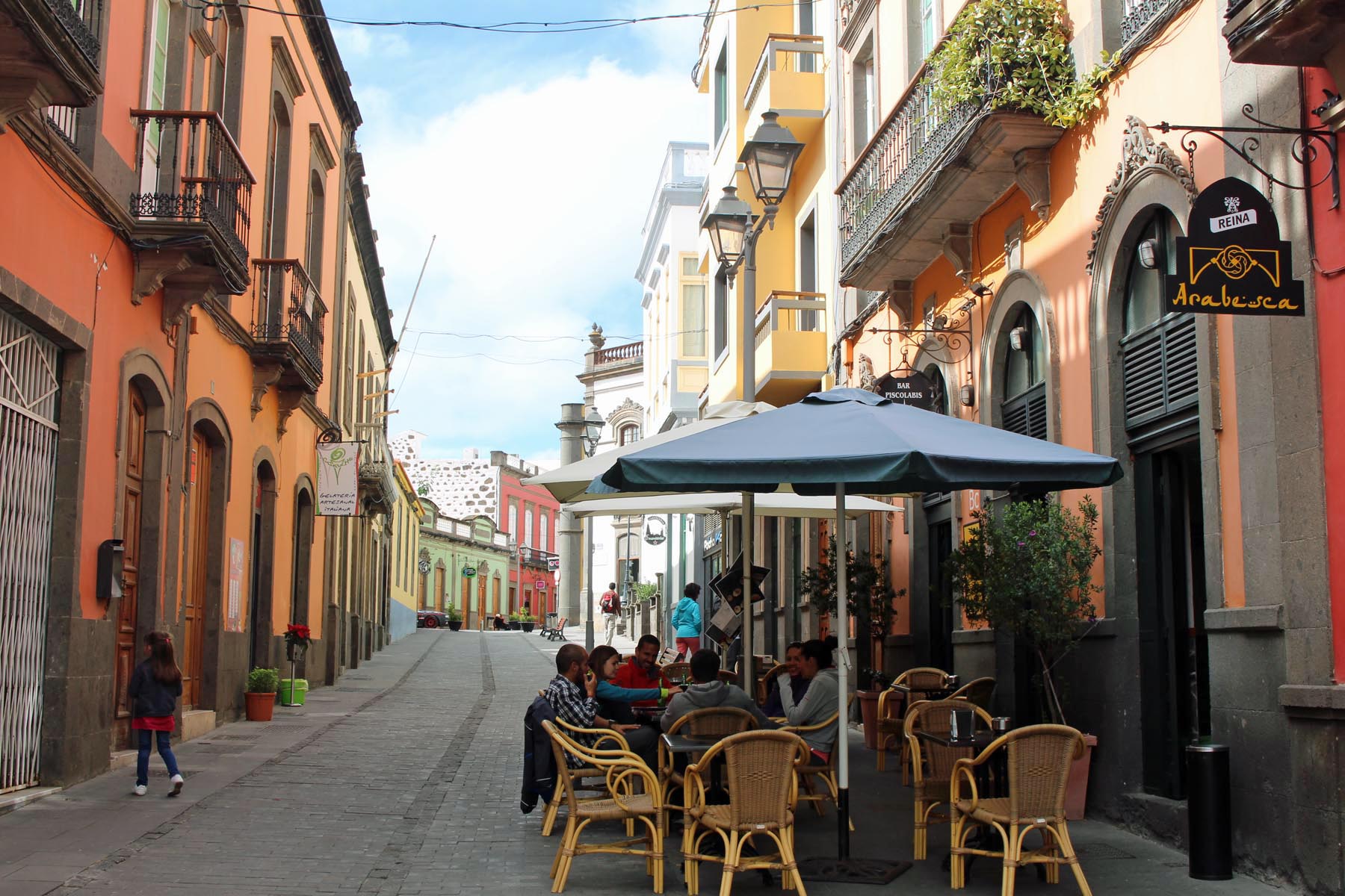 Arucas, rue colorée, Leon y Castillo