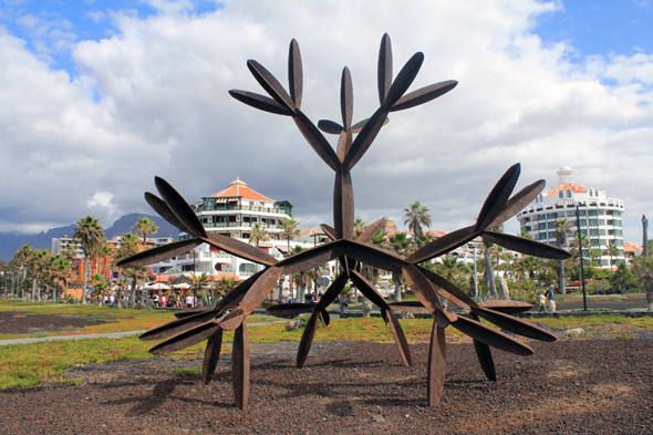 Playa de las Americas, sculpture