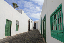 Rue blanche et verte de Teguise