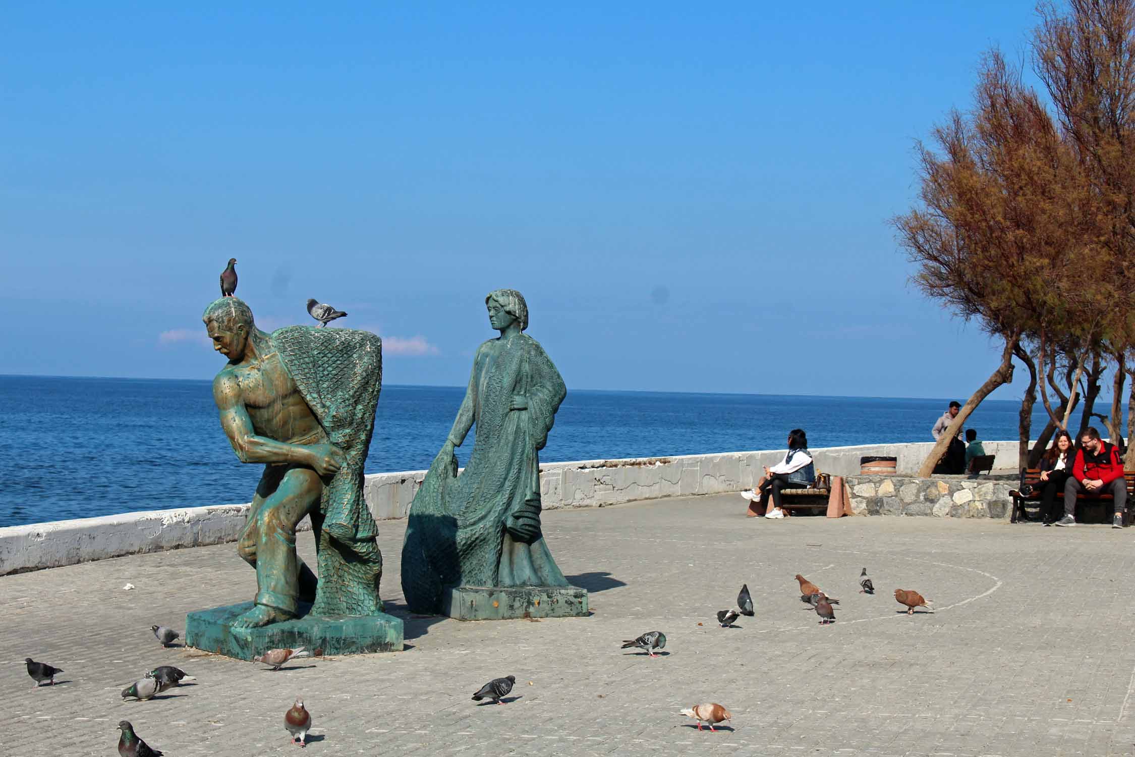 Kyrenia, Girne, port, statue pêcheur