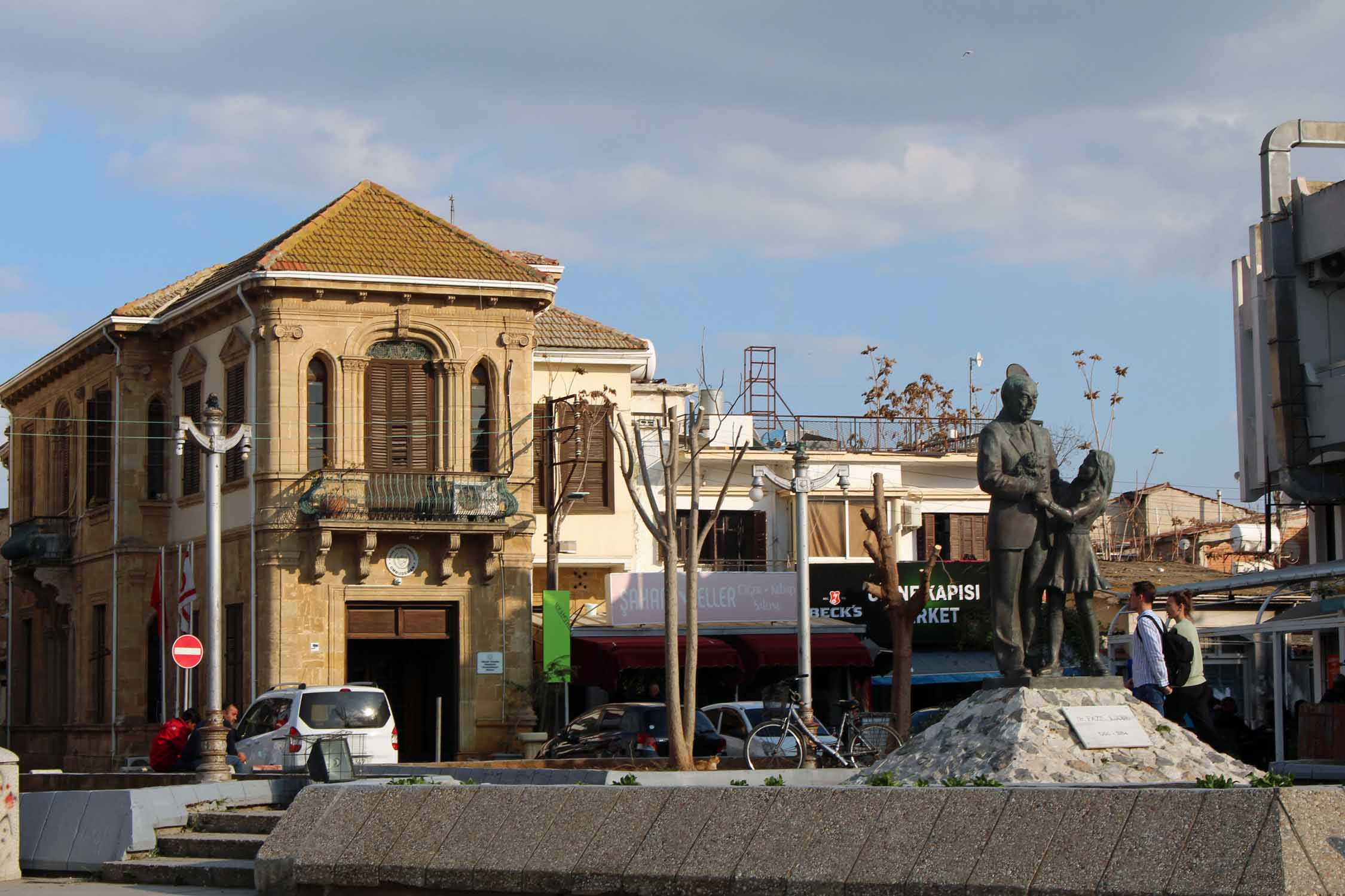 Kyrenia, Girne, place, statues