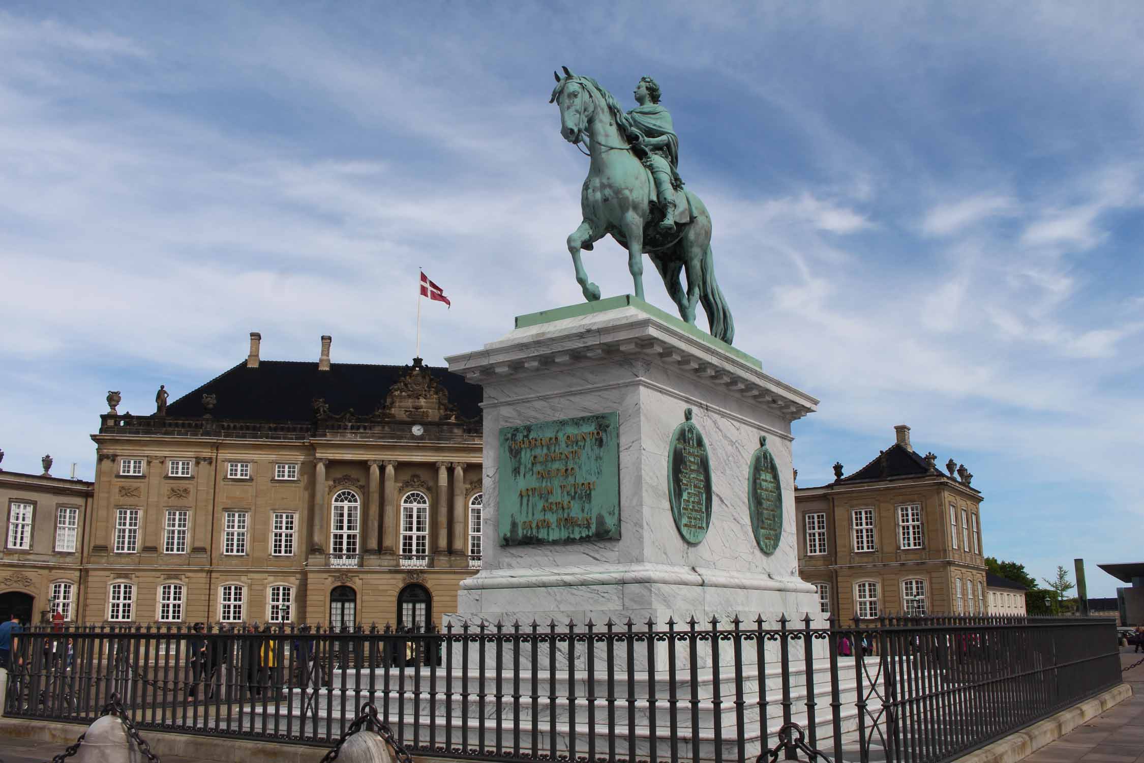 Copenhague, place d'Amalienborg, statue Frédéric V