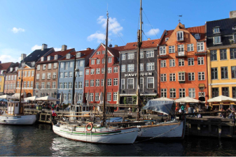 Fa&ccedil;ades color&eacute;es de Nyhavn