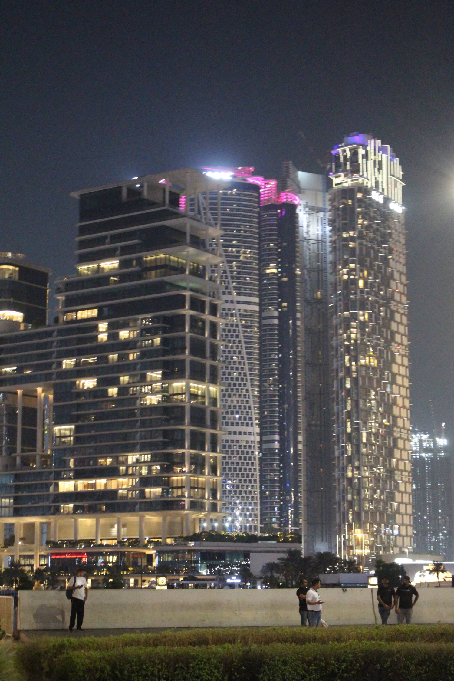 Duba&iuml;, tours Damac Paramount, nuit