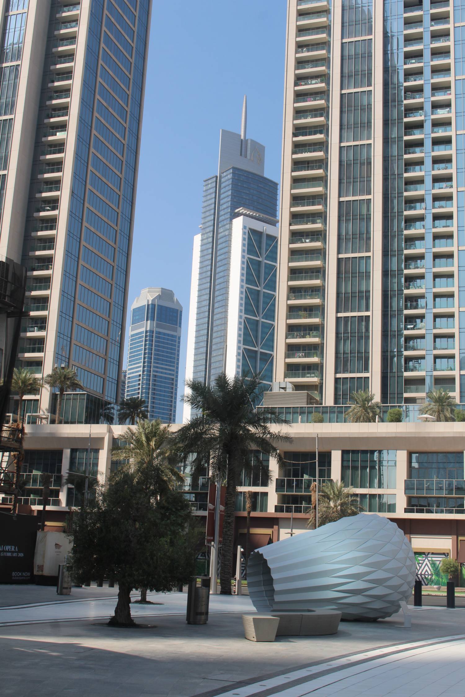 Duba&iuml;, Op&eacute;ra, sculpture