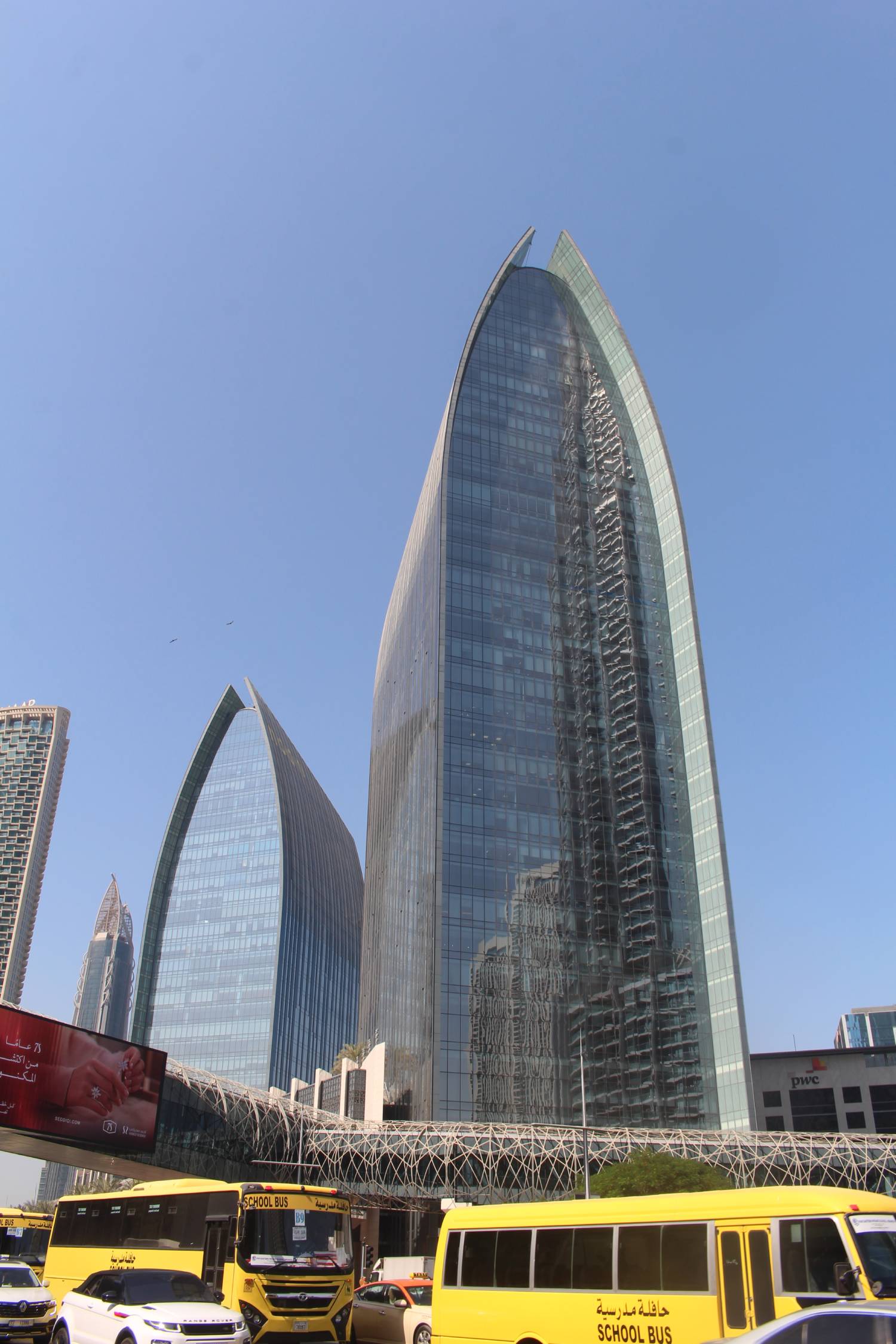 Duba&iuml;, Plaza towers