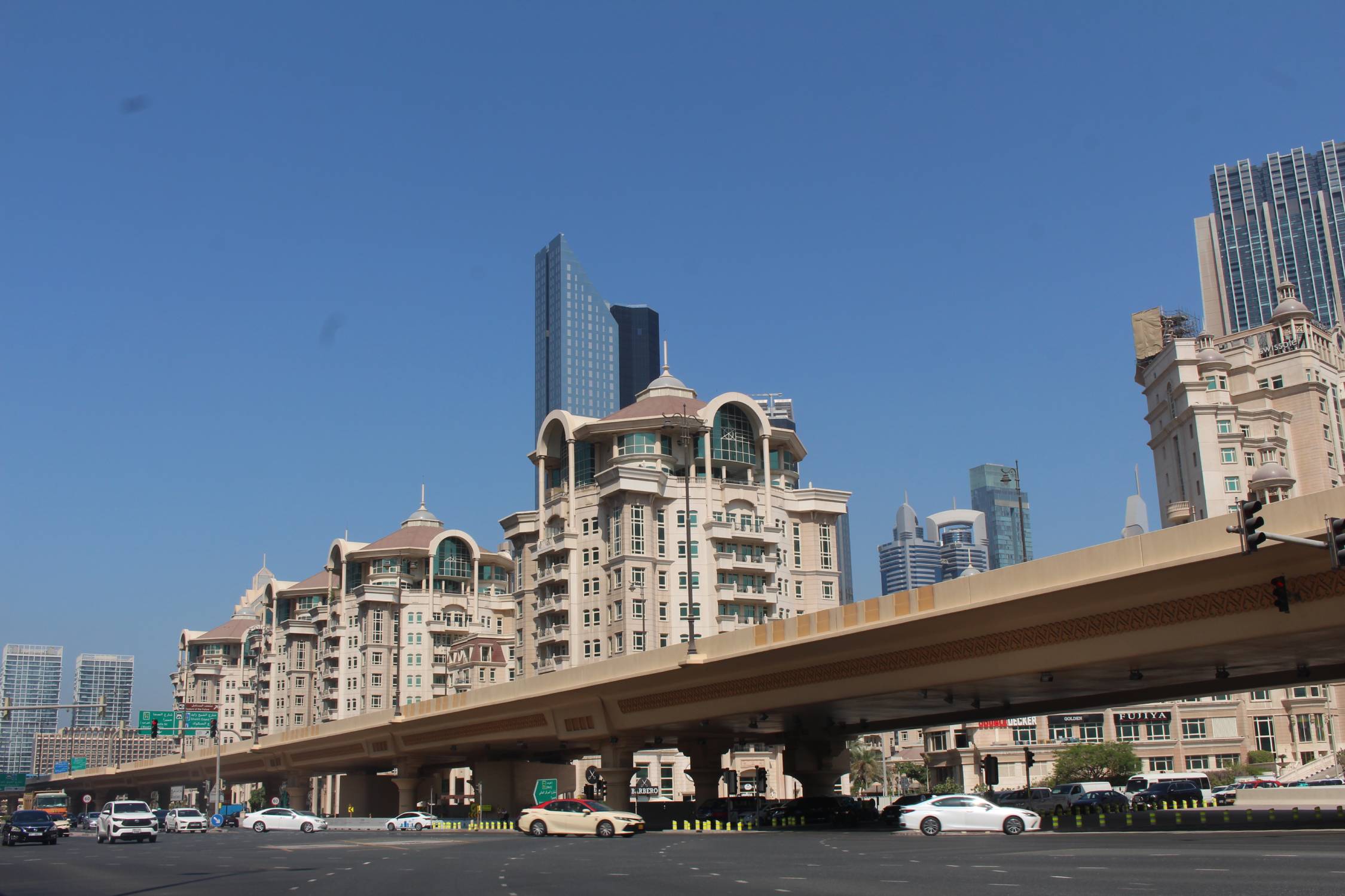 Duba&iuml;, rue Financial Ctr