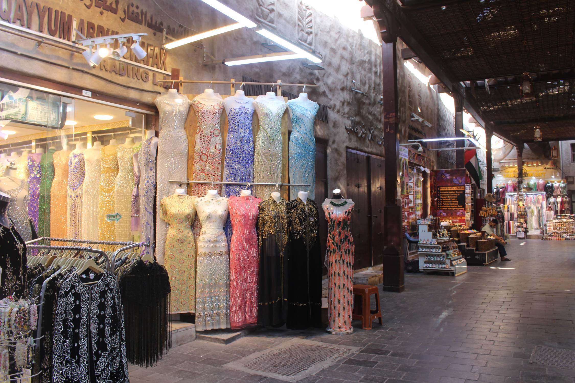 Duba&iuml;, Deira, souq robes