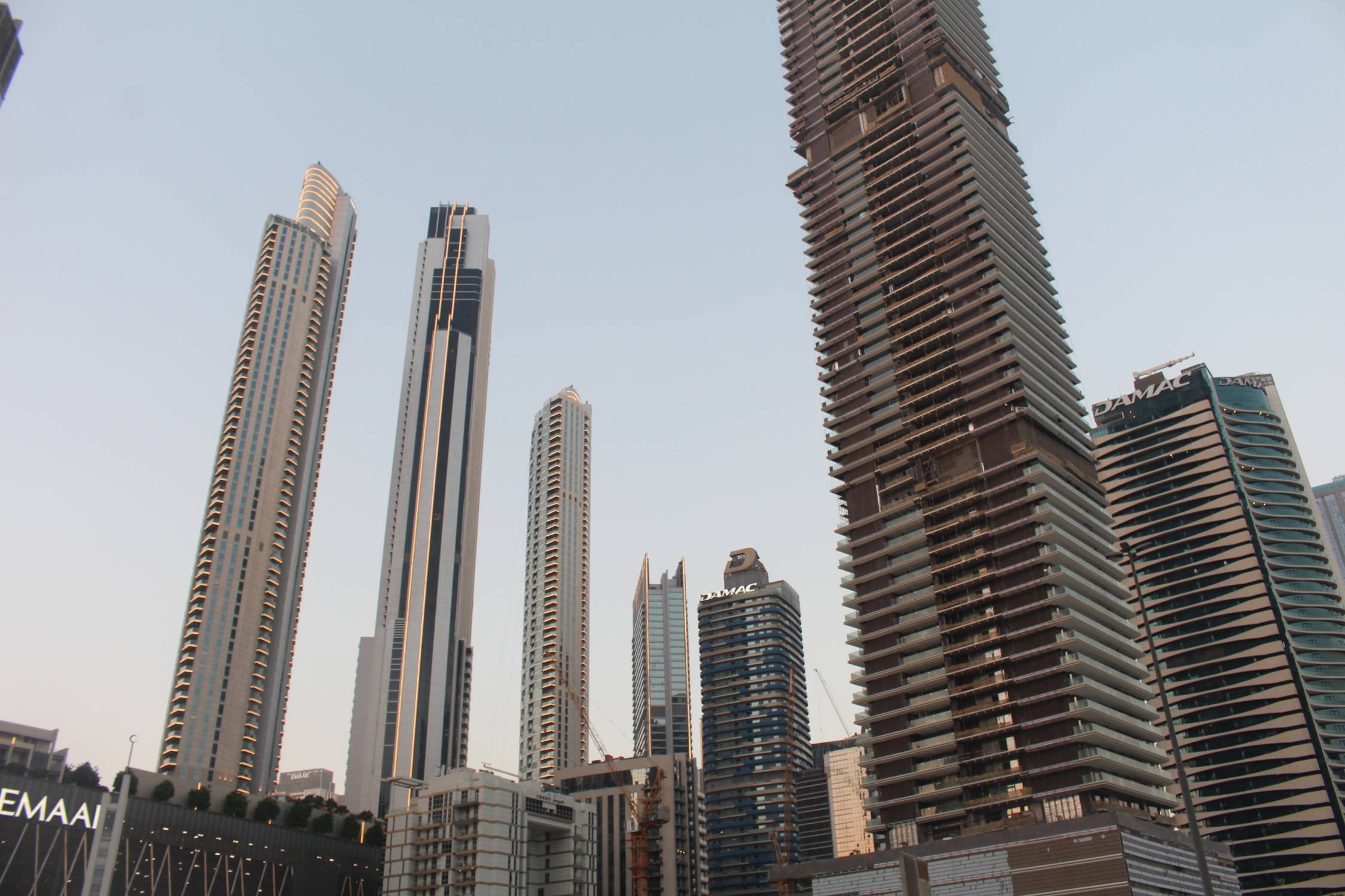 Duba&iuml;, lac Burj Khalifa, tours, soir