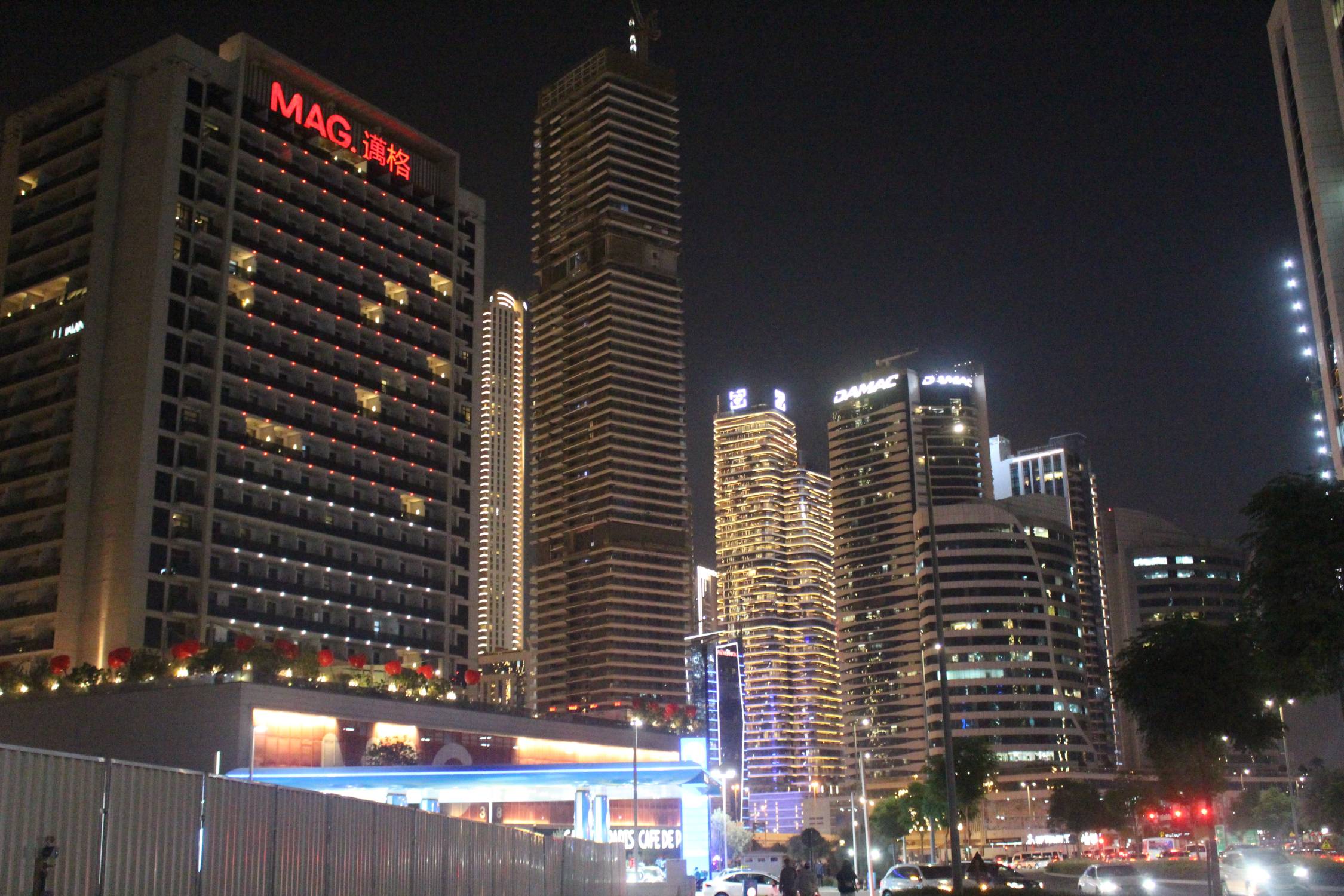 Duba&iuml;, tours rue Birdy