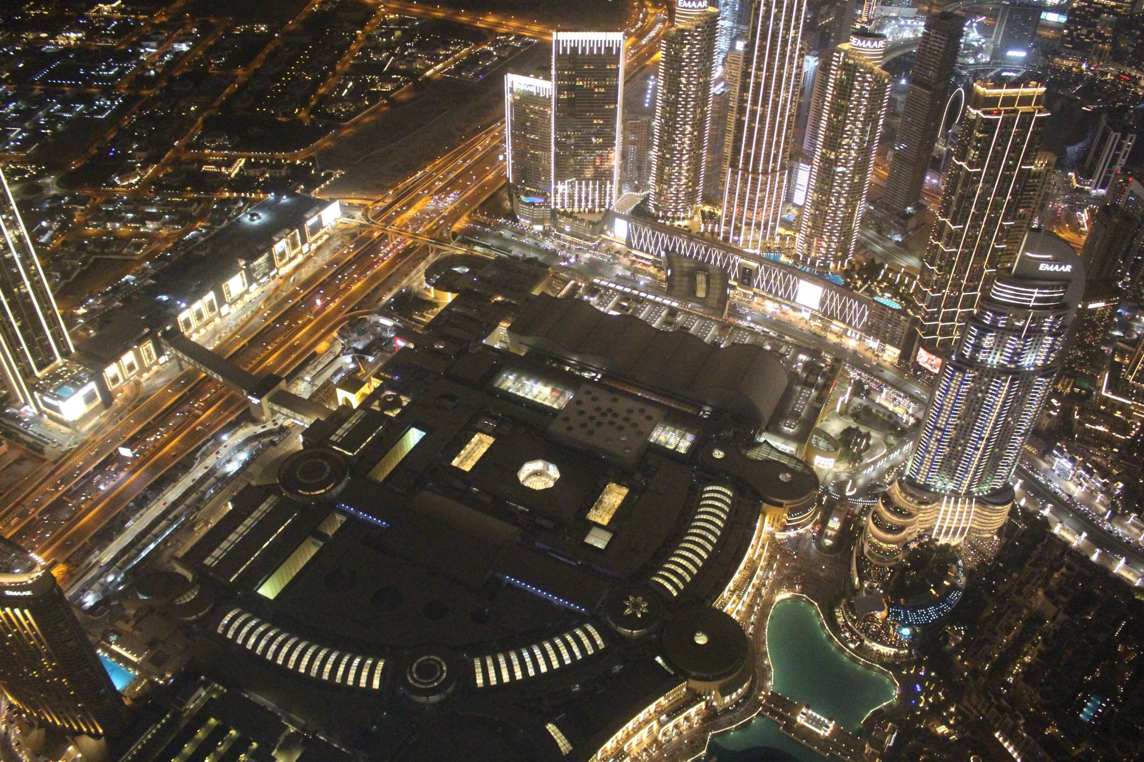 Duba&iuml; Mall, nuit