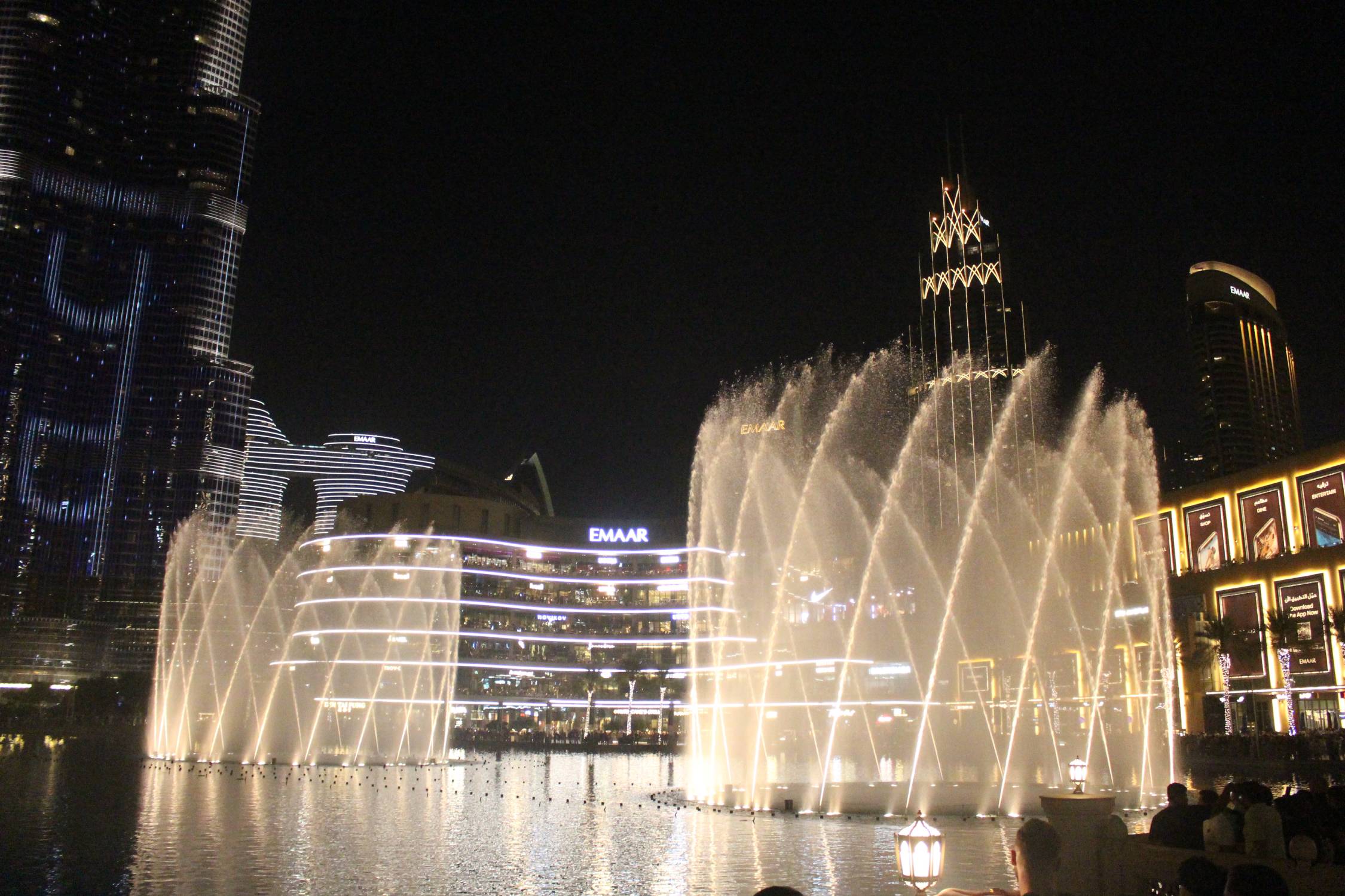 Duba&iuml;, lac, nuit, Burj Khalifa, fontaines