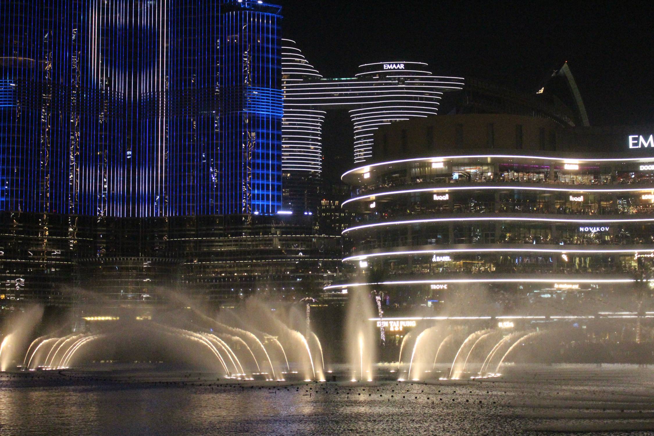 Duba&iuml;, nuit, Burj Khalifa, fontaines