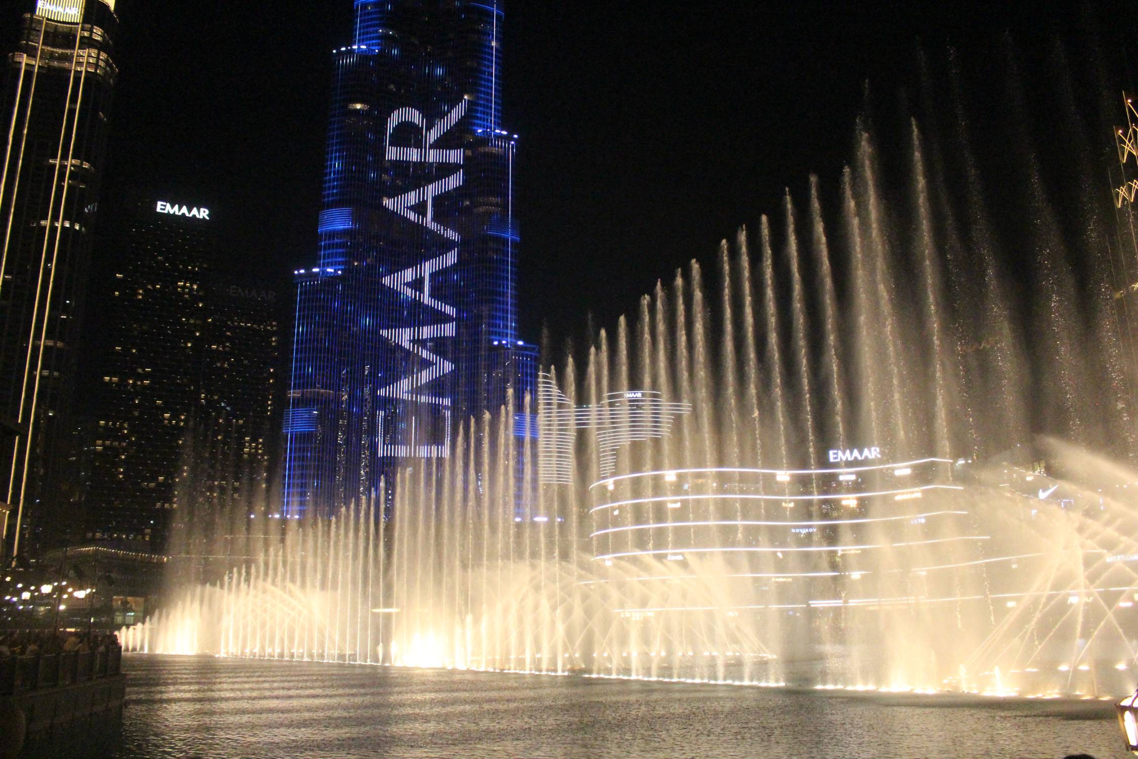 Tour bleue, Burj Khalifa, fontaines