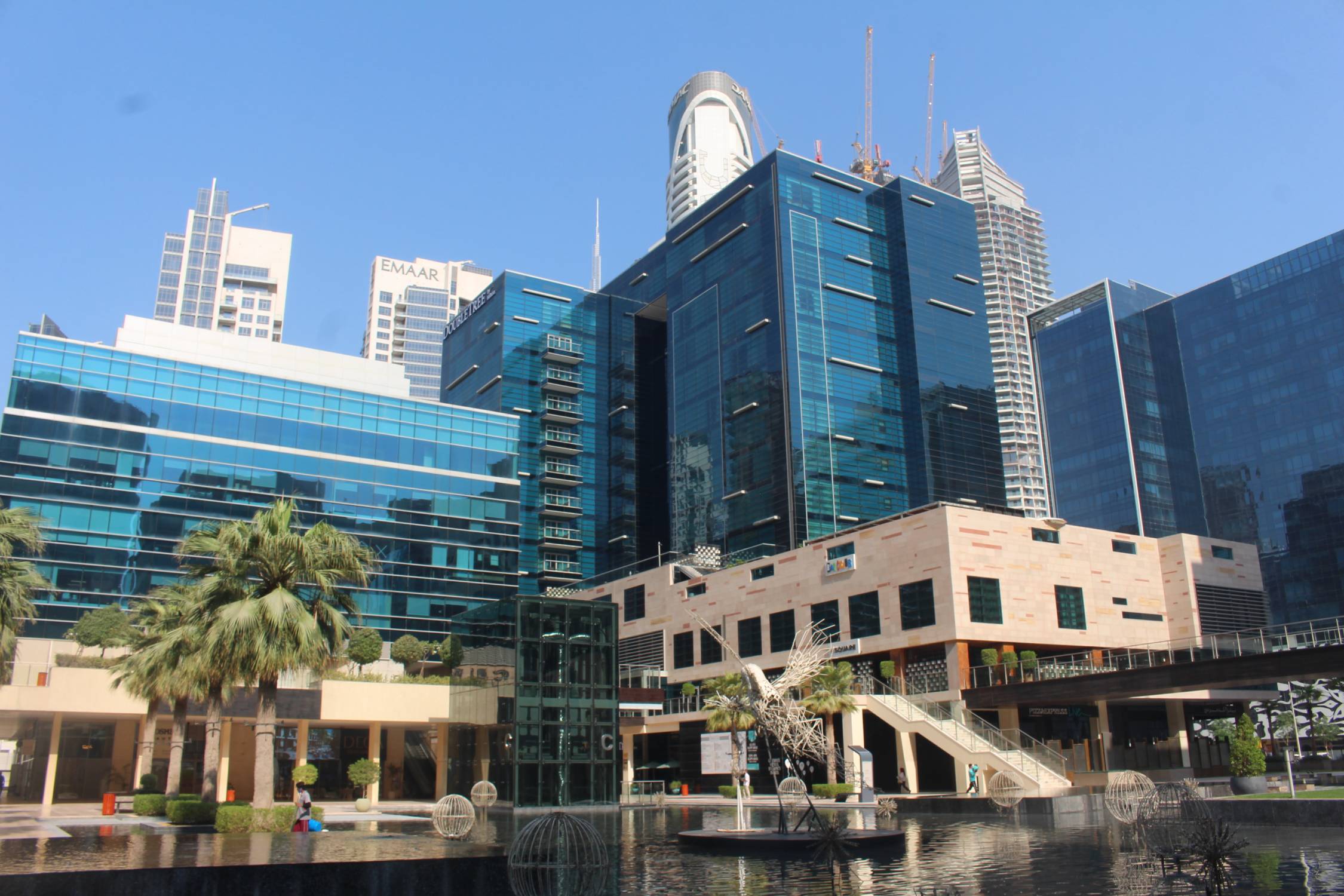 Duba&iuml;, quartier Bay Square, tours
