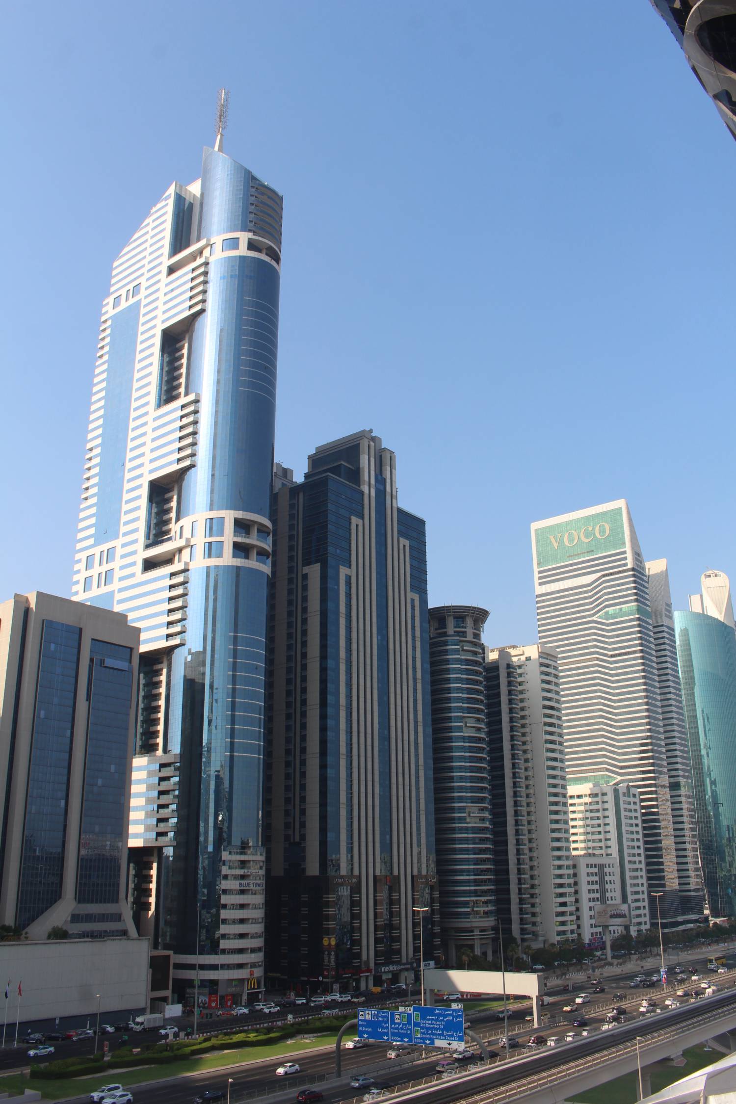 Duba&iuml;, tour Blue Tower