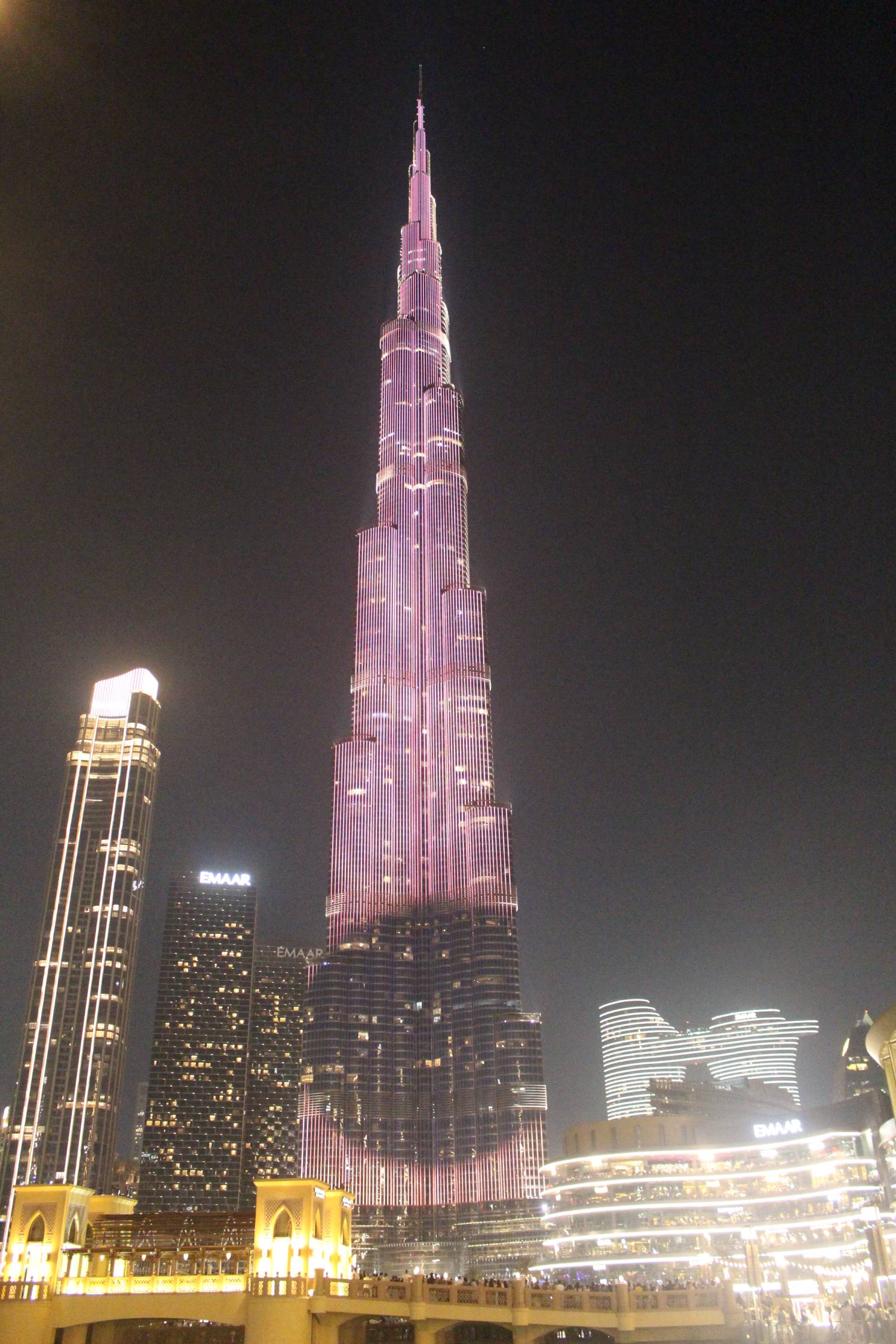 Duba&iuml;, tour Burj Khalifa, mauve