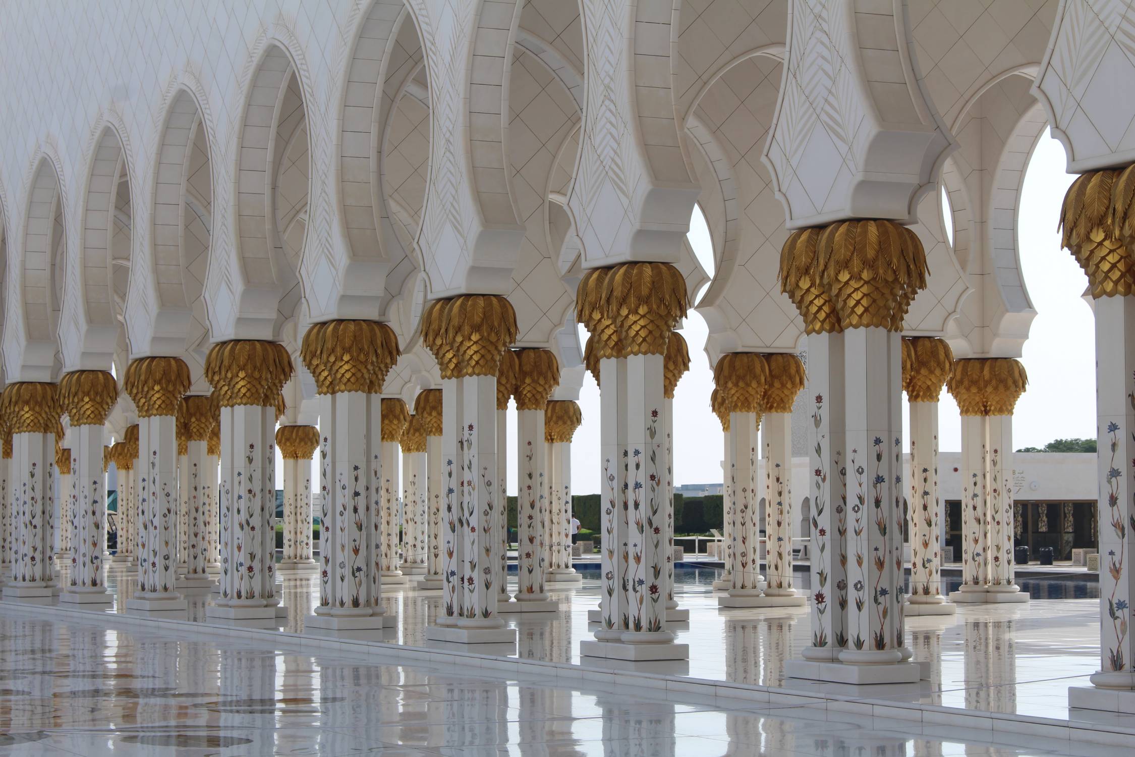 Abou Dhabi, colonnes, mosqu&eacute;e Cheikh Zayed