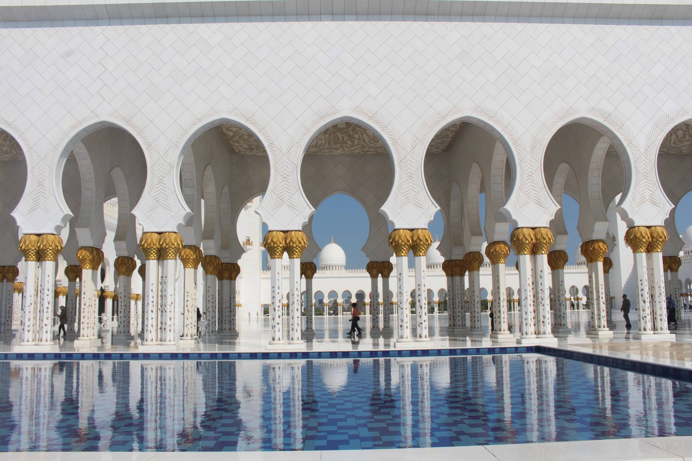 Abou Dhabi, mosqu&eacute;e Cheikh Zayed, reflets, colonnes