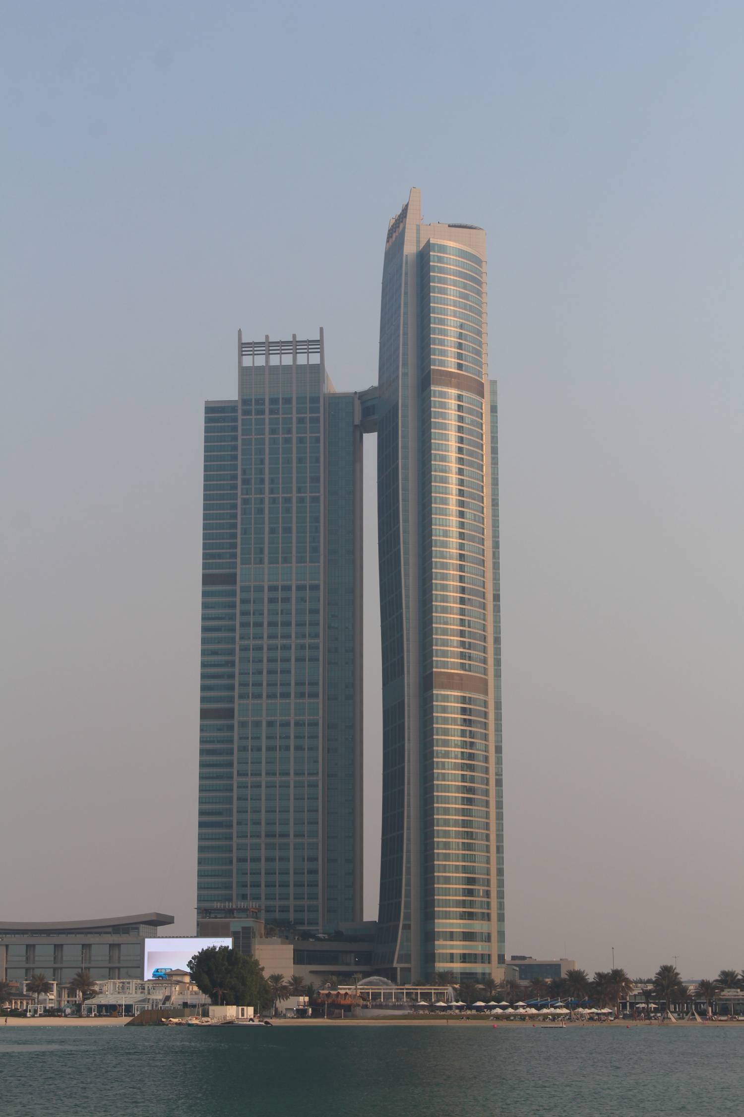 Abou Dhabi, tours Nation Towers