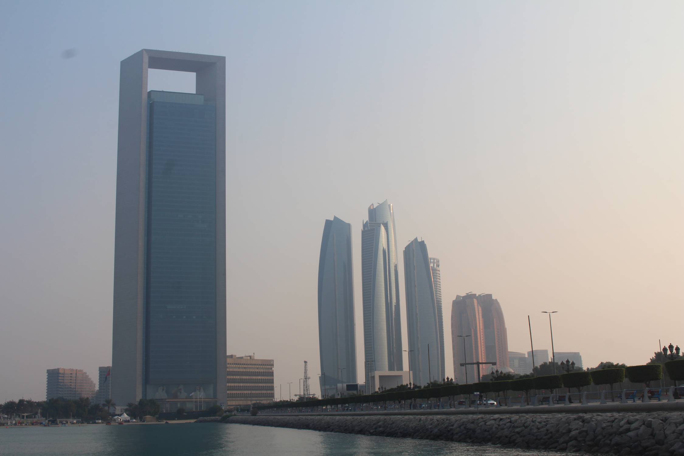 Abou Dhabi, tour Adnoc, paysage