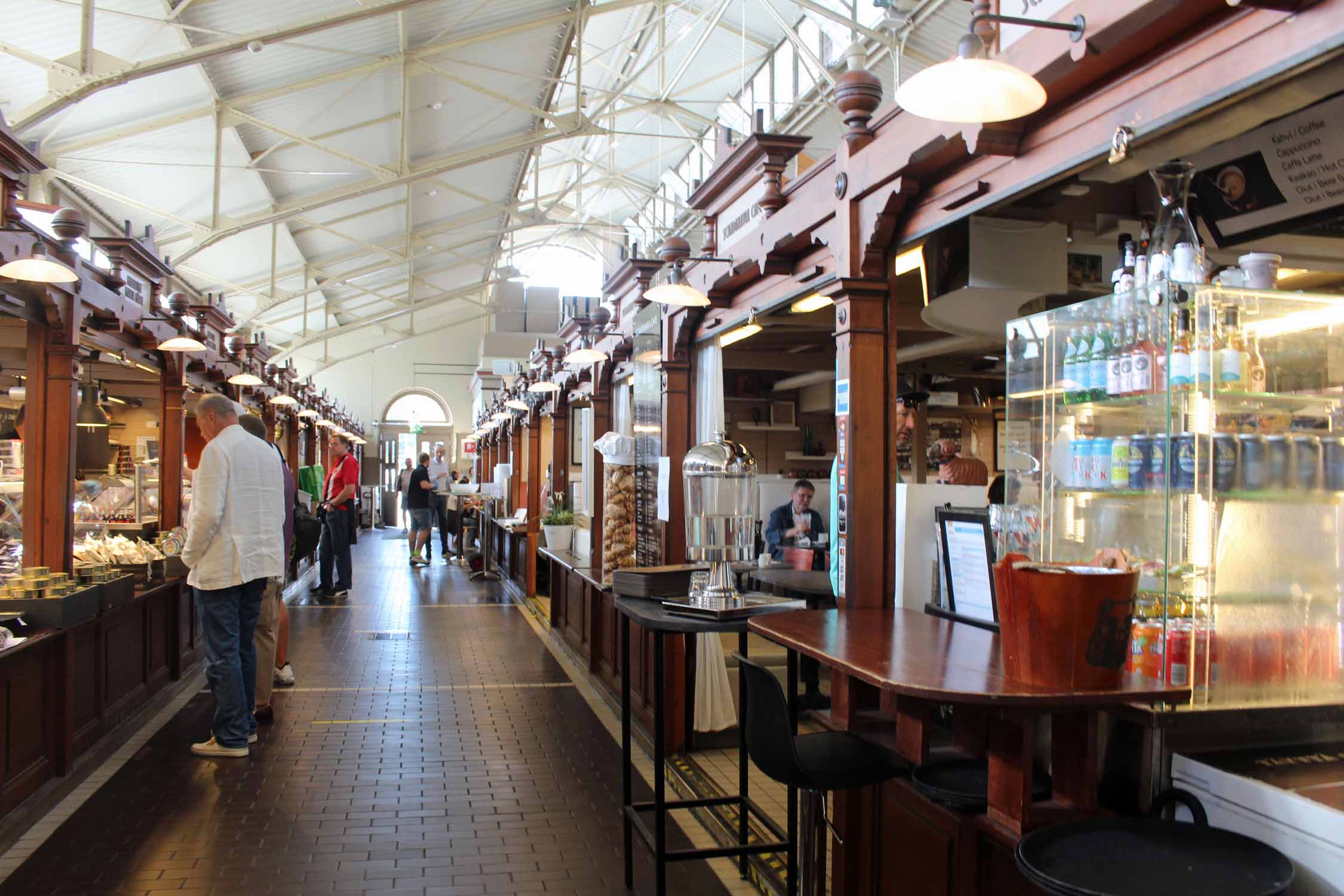 Helsinki, vieux marché couvert, allée