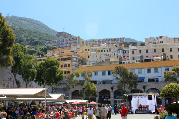 Gibraltar, Grand Casemates Square, place commerçante