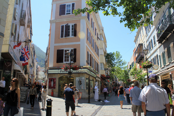 Gibraltar, Main Street, commerces