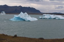 Islande, lac de Fjalls&aacute;rl&oacute;n, icebergs