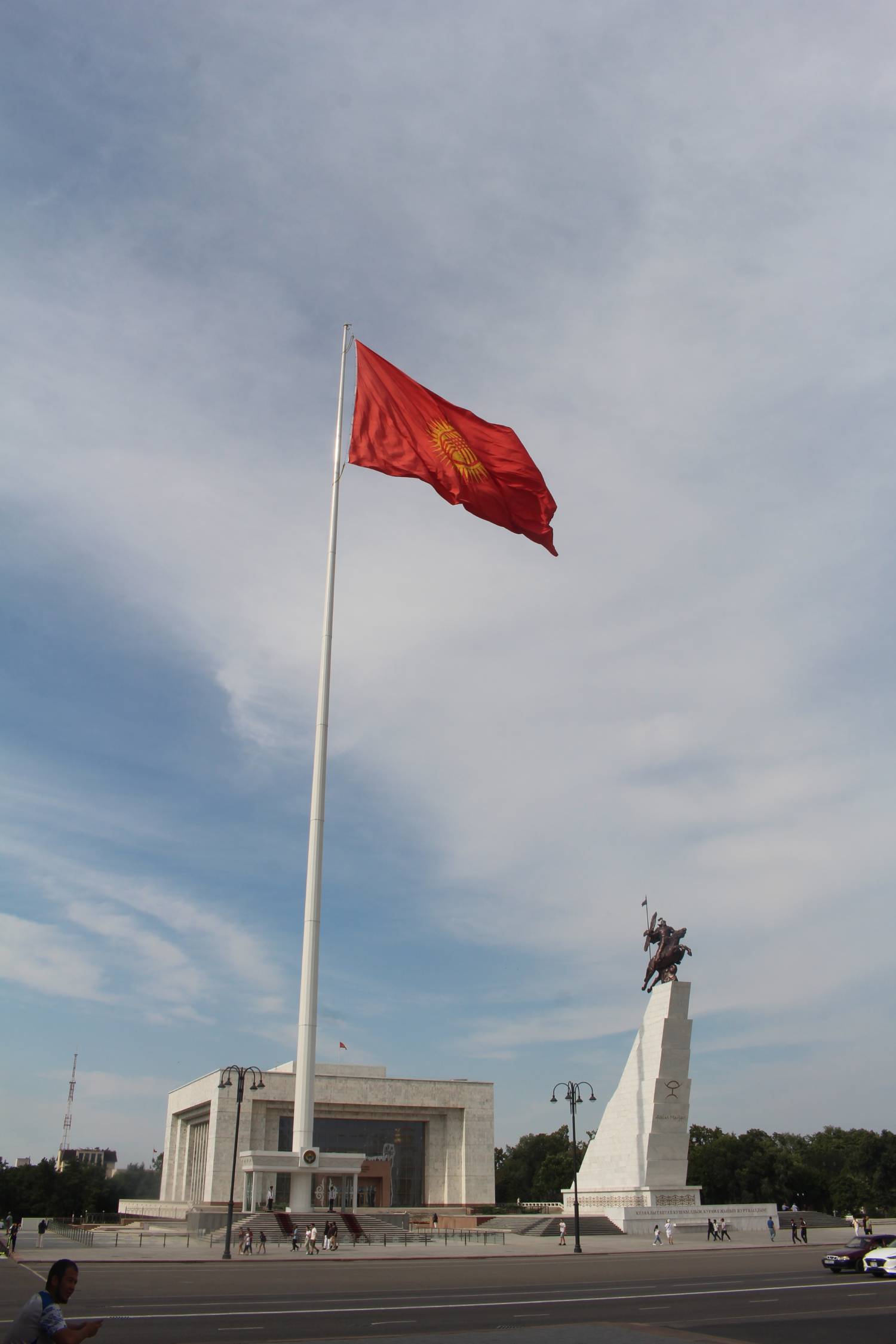 Bichkek, place Ala-Too, drapeau