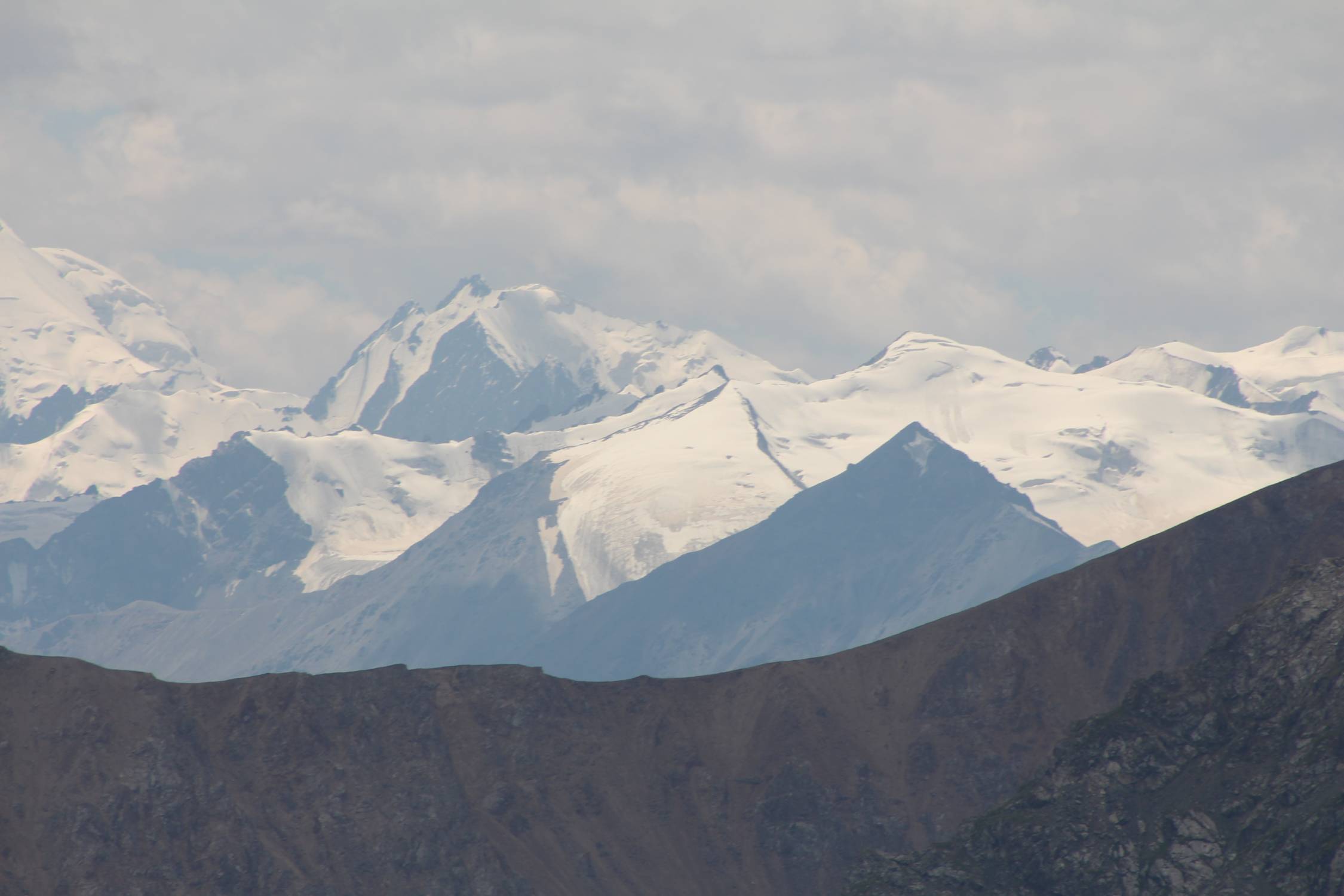 Montagnes Chigish Oroisu Chokusu