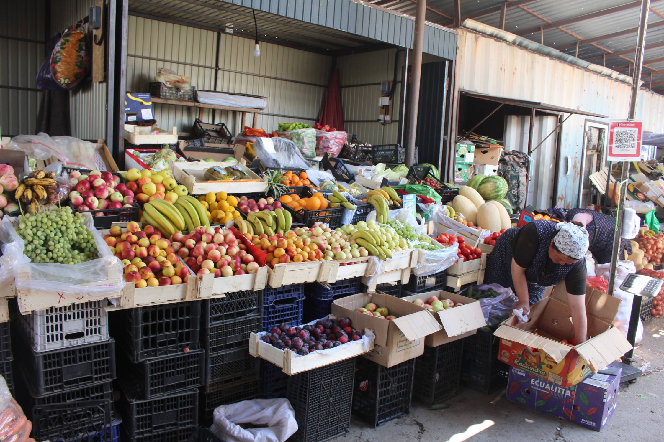 Kochkor, bazar, fruits