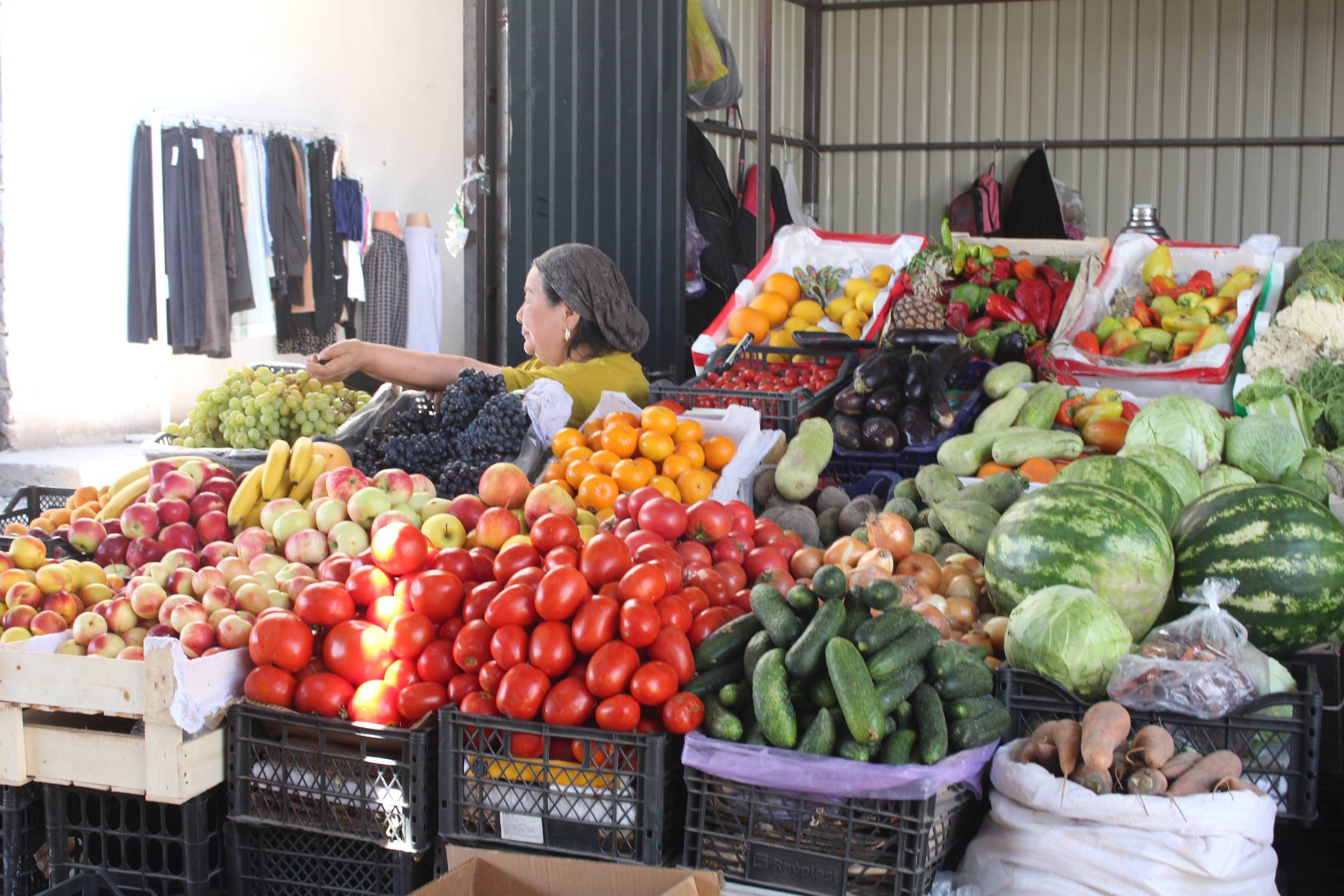 Kochkor, bazar, l&eacute;gumes