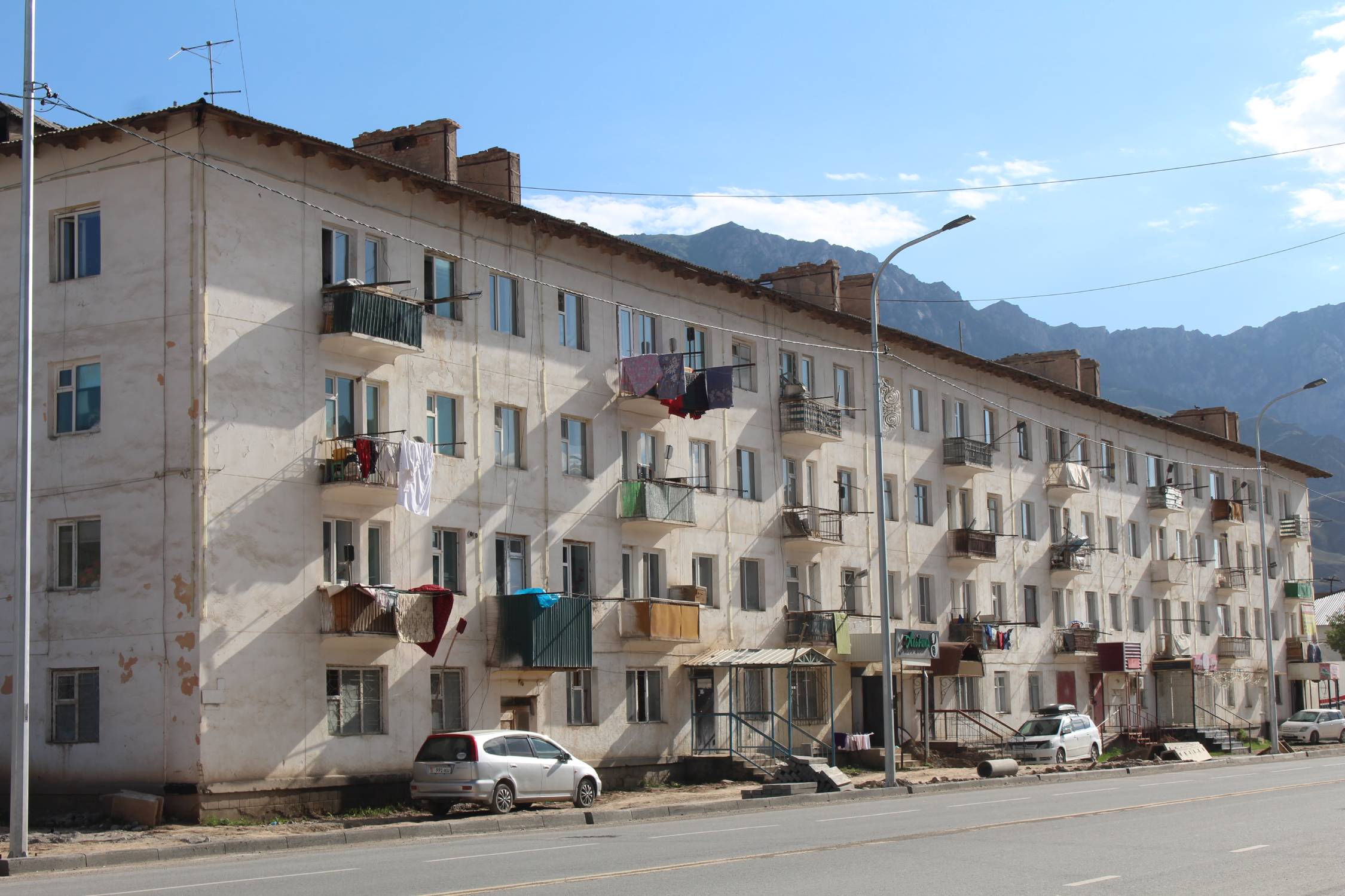 Naryn, immeuble sovi&eacute;tique